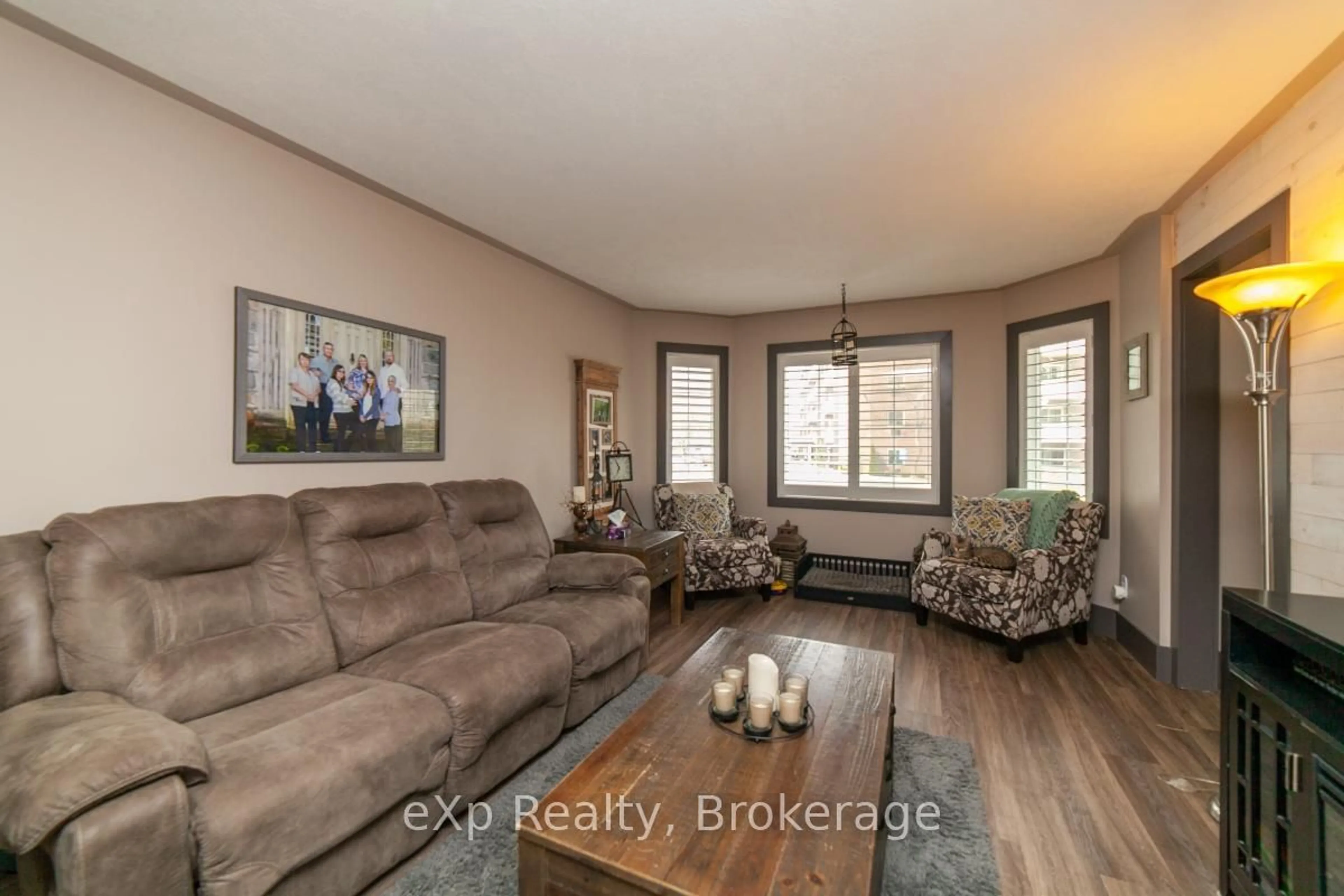 Living room with furniture, unknown for 525 19TH St, Owen Sound Ontario N4K 6X4