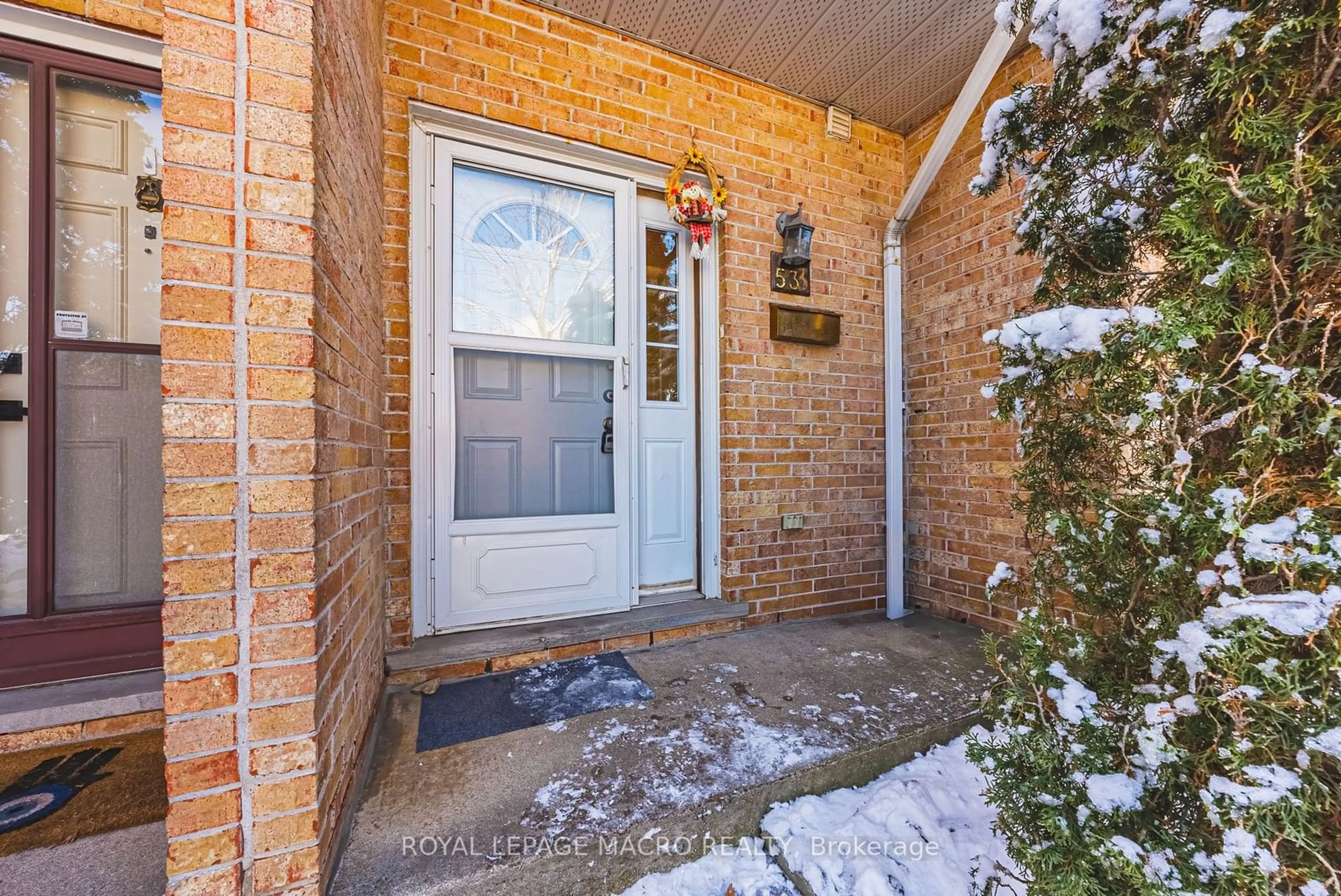 Indoor entryway for 53 Albright Rd, Hamilton Ontario L8K 6H5