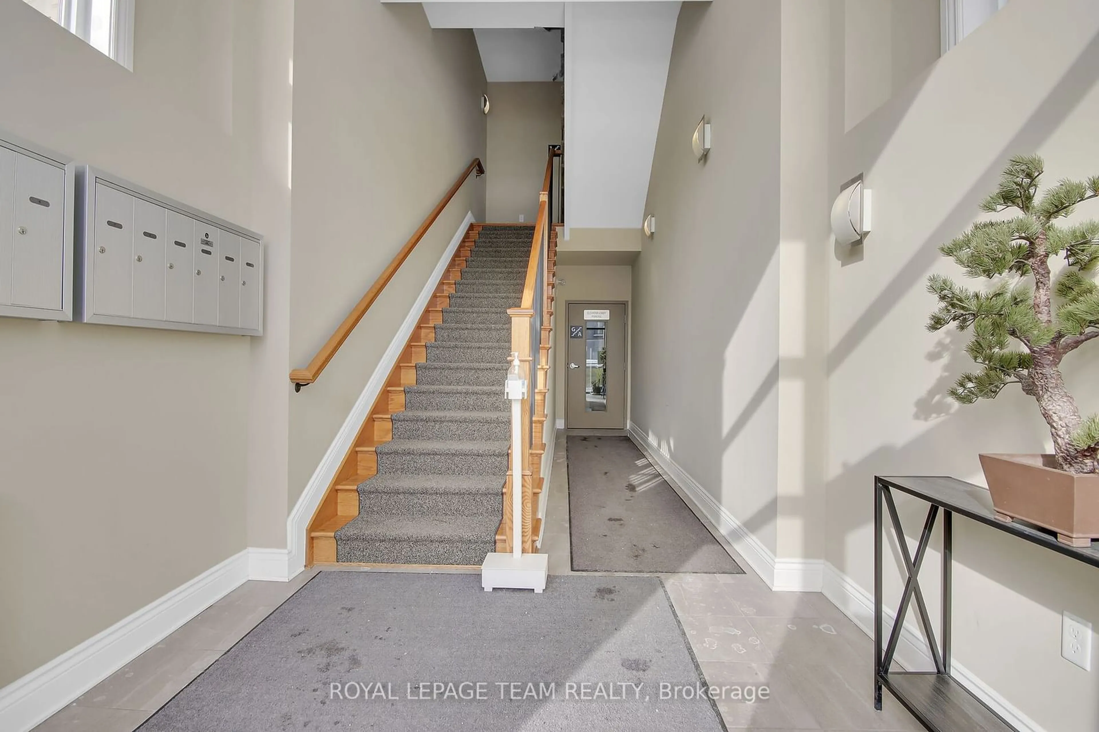 Indoor foyer for 300 Jatoba Private #102, Kanata Ontario K2V 0E7