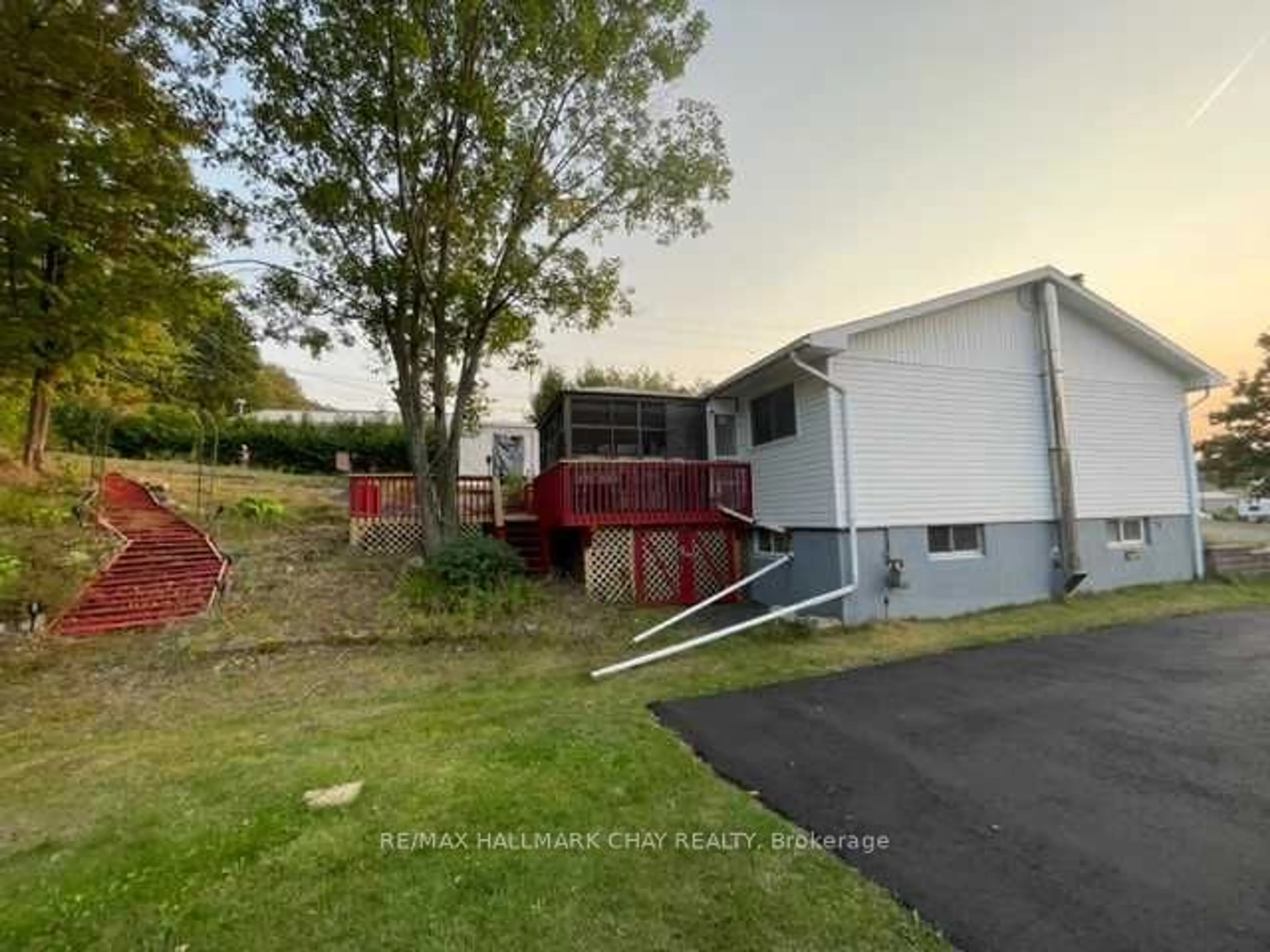 A pic from outside/outdoor area/front of a property/back of a property/a pic from drone, street for 85 Mississauga Ave, Elliot Lake Ontario P5A 1E1