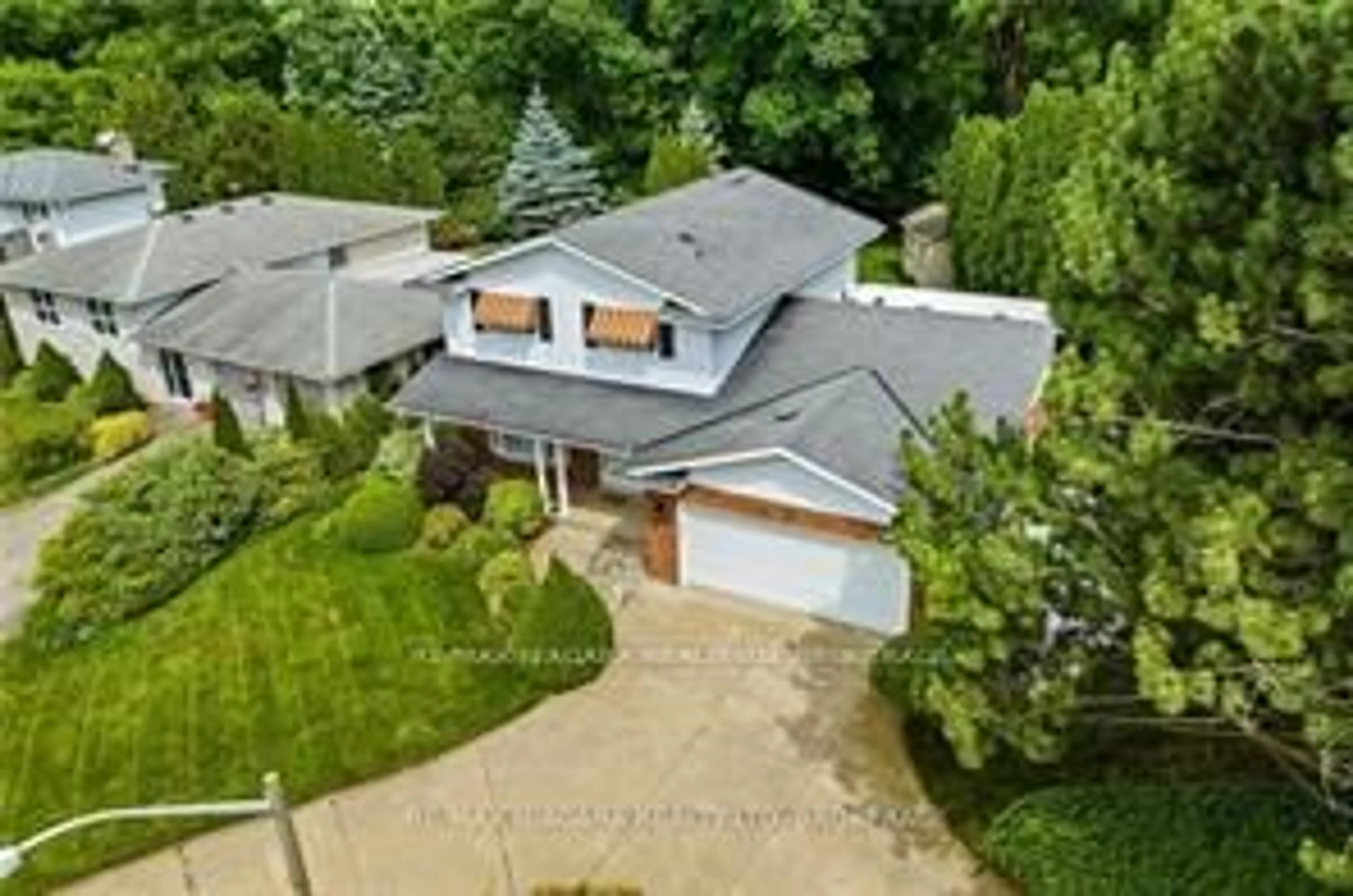 A pic from outside/outdoor area/front of a property/back of a property/a pic from drone, street for 6 Butler Cres, St. Catharines Ontario L2M 7B3