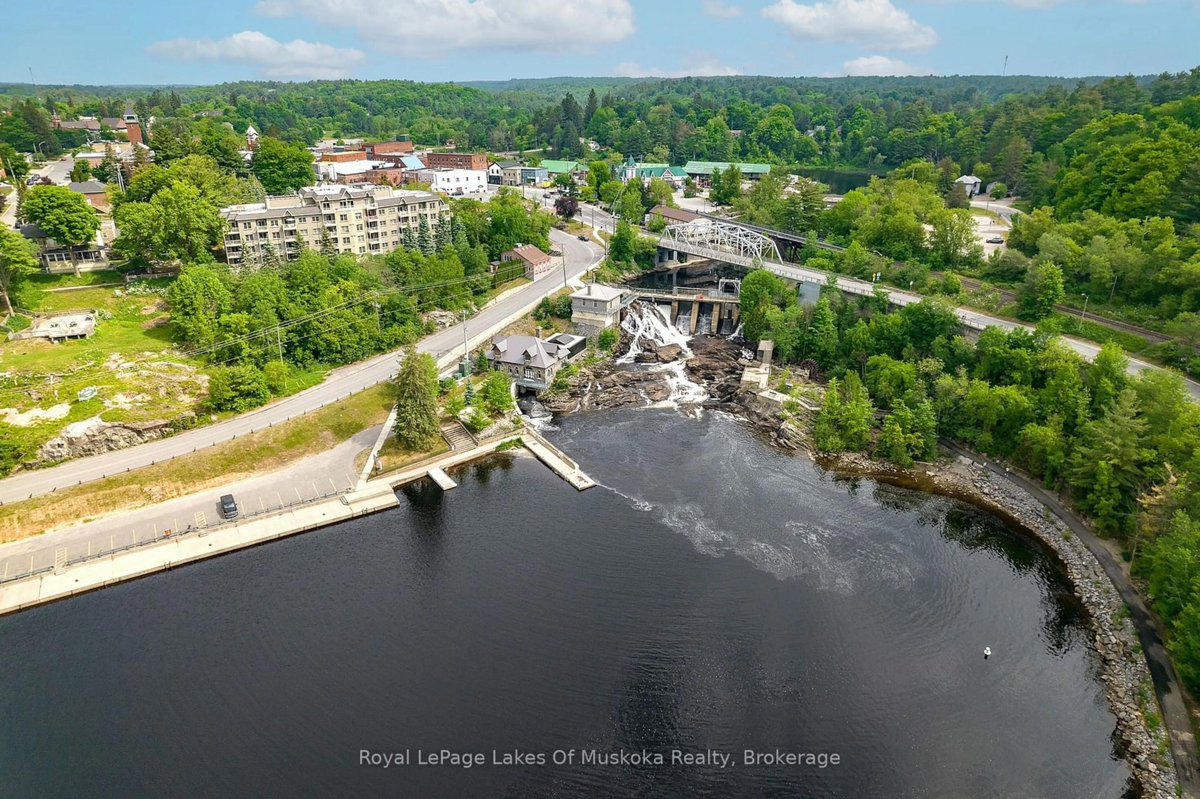 A pic from outside/outdoor area/front of a property/back of a property/a pic from drone, water/lake/river/ocean view for 142 Ecclestone Dr #10, Bracebridge Ontario P1L 1G6