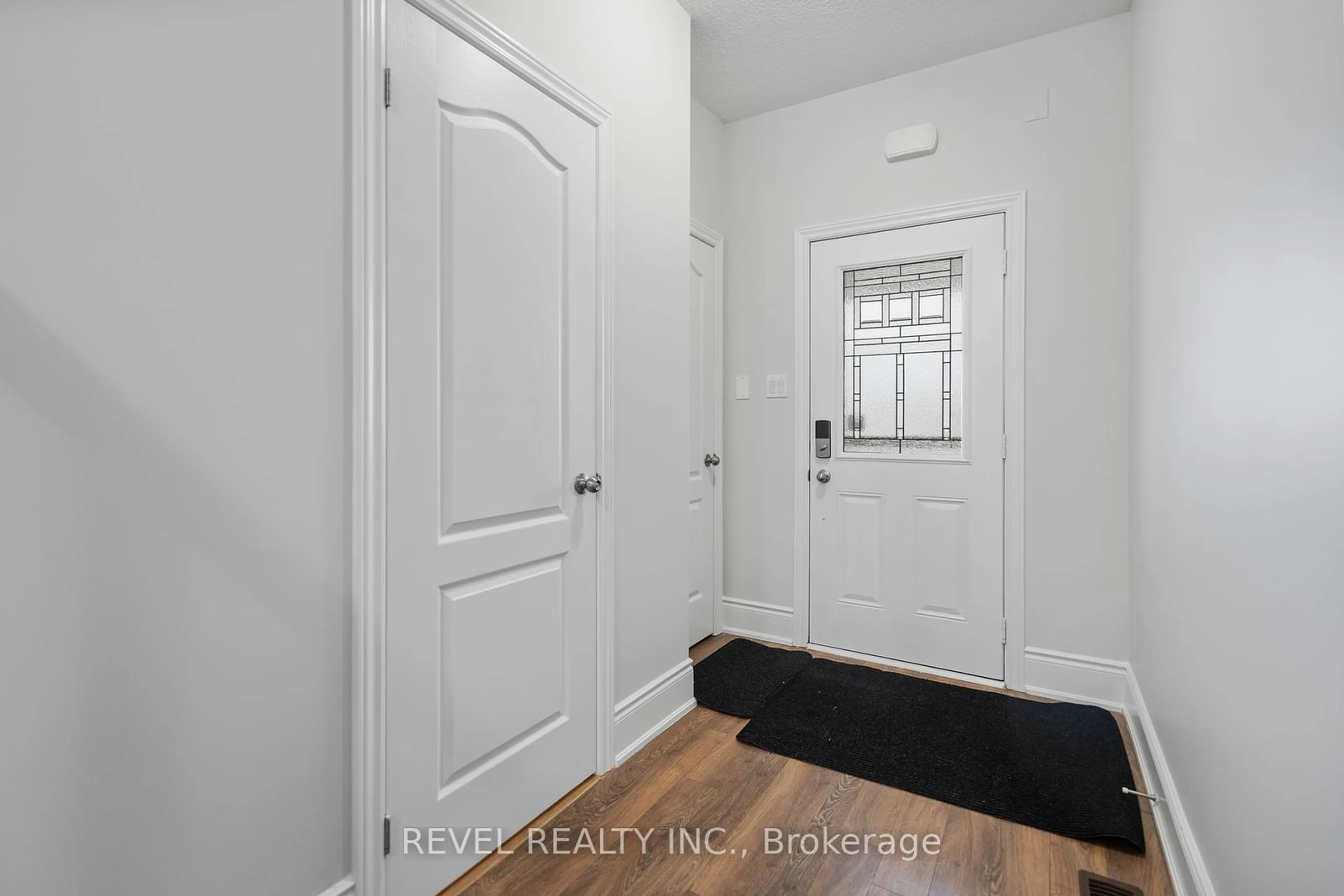 Indoor entryway for 35 Sunset Way, Thorold Ontario L0S 1A0