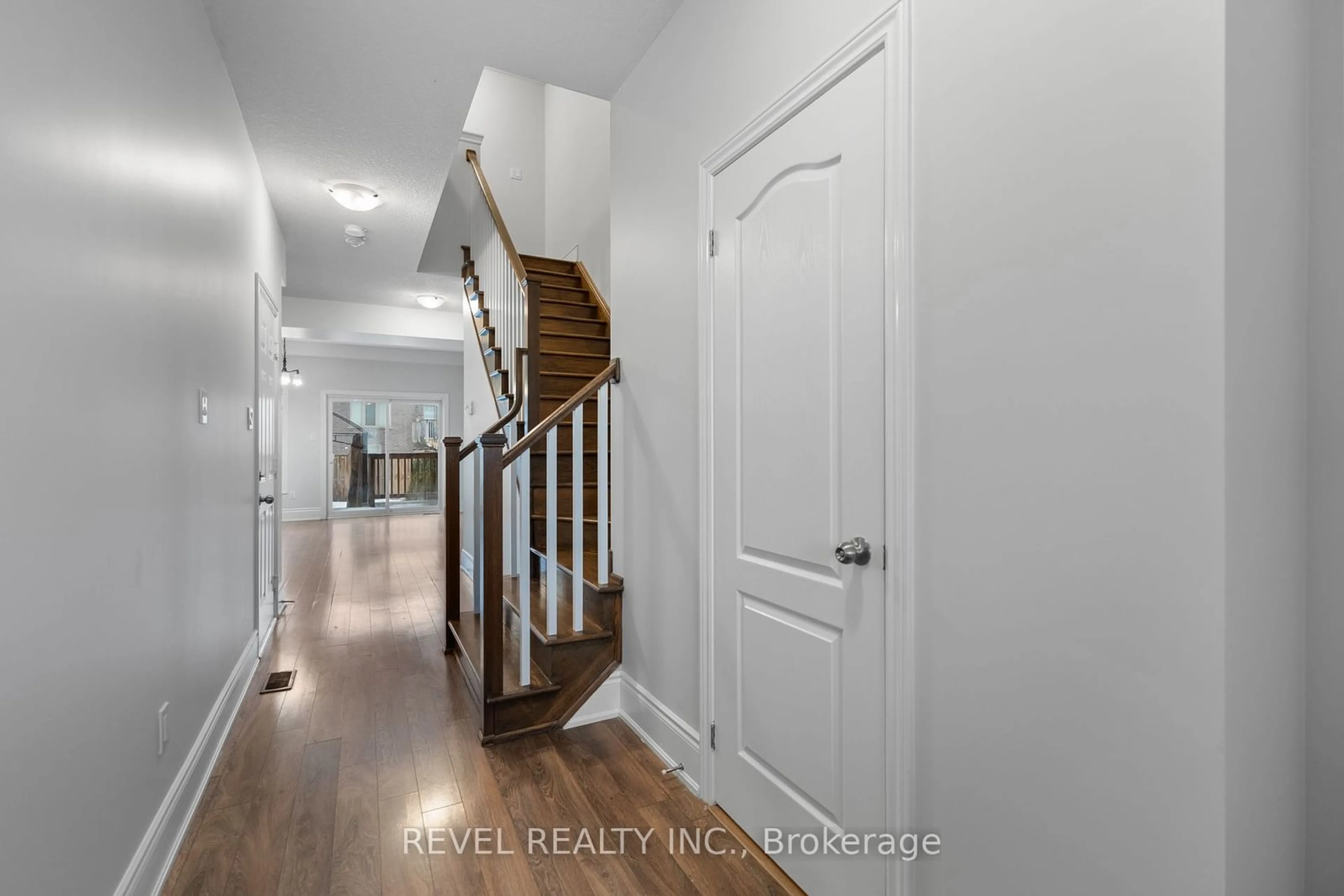 Indoor entryway for 35 Sunset Way, Thorold Ontario L0S 1A0