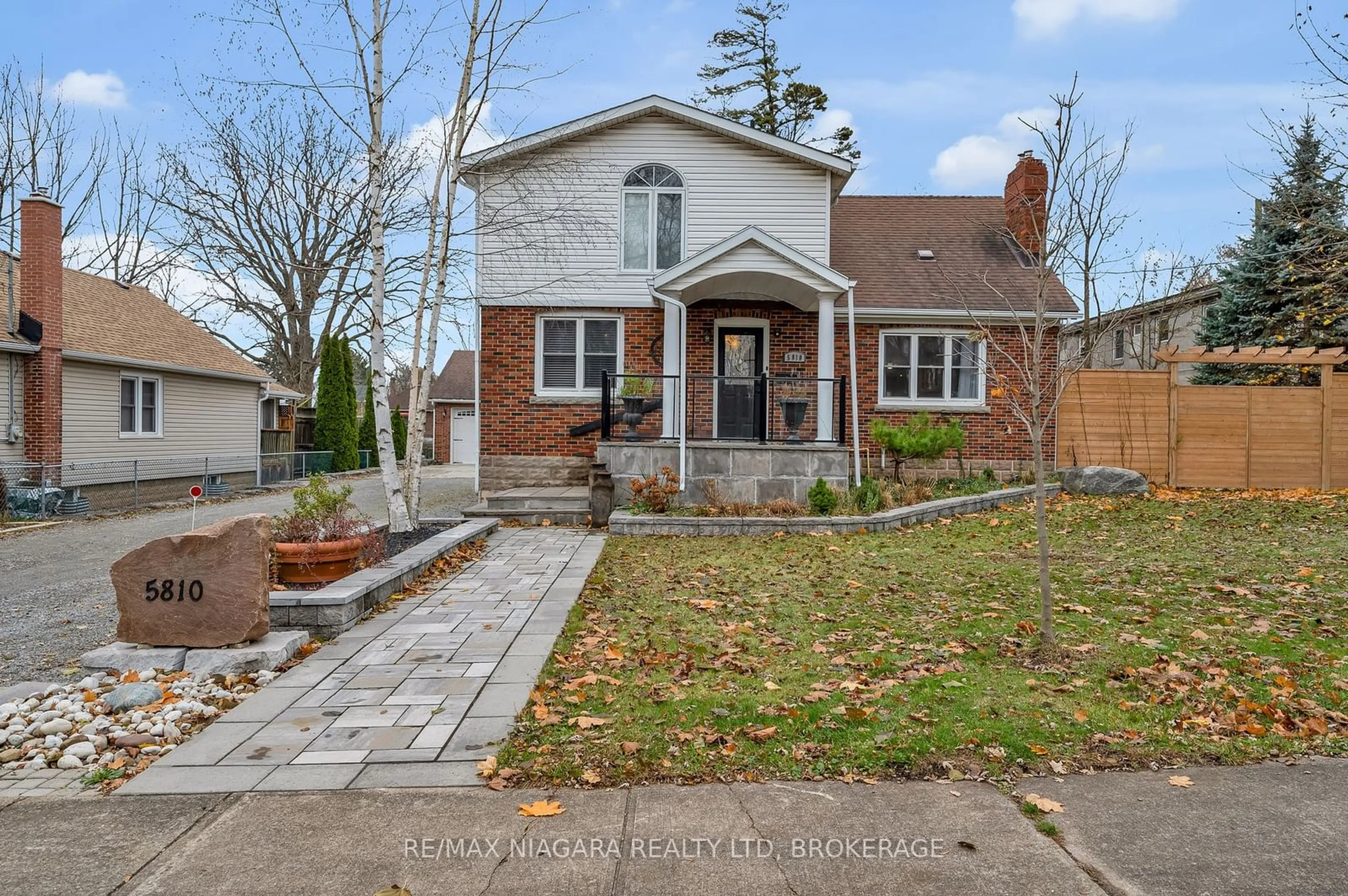 Home with brick exterior material, street for 5810 Brookfield Ave, Niagara Falls Ontario L2G 5R3