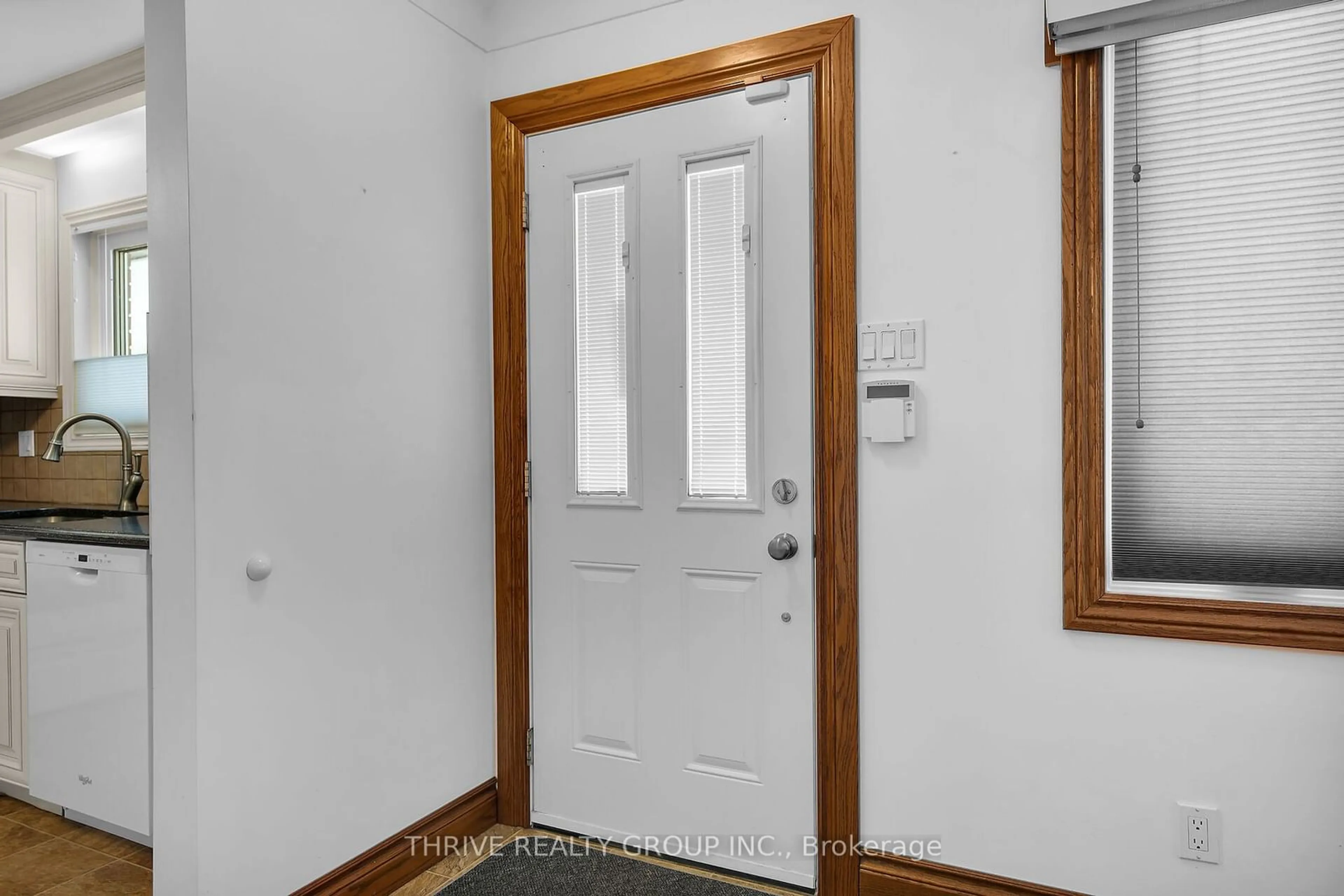 Indoor entryway for 21 Queenston Cres, London Ontario N5W 1N7