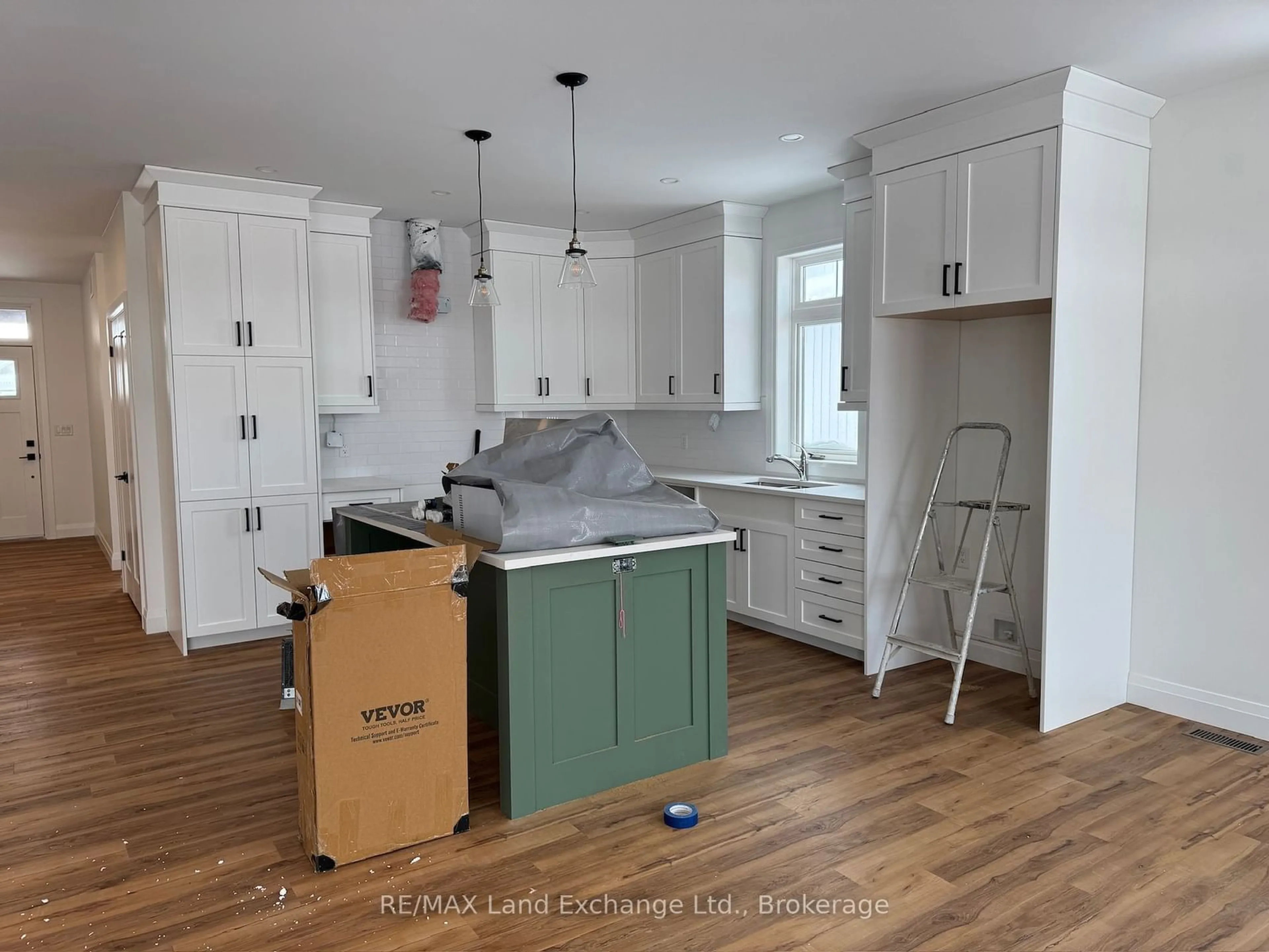 Open concept kitchen, wood/laminate floor for 113 WESTLINKS Dr #LOT 29, Saugeen Shores Ontario N0H 2C3