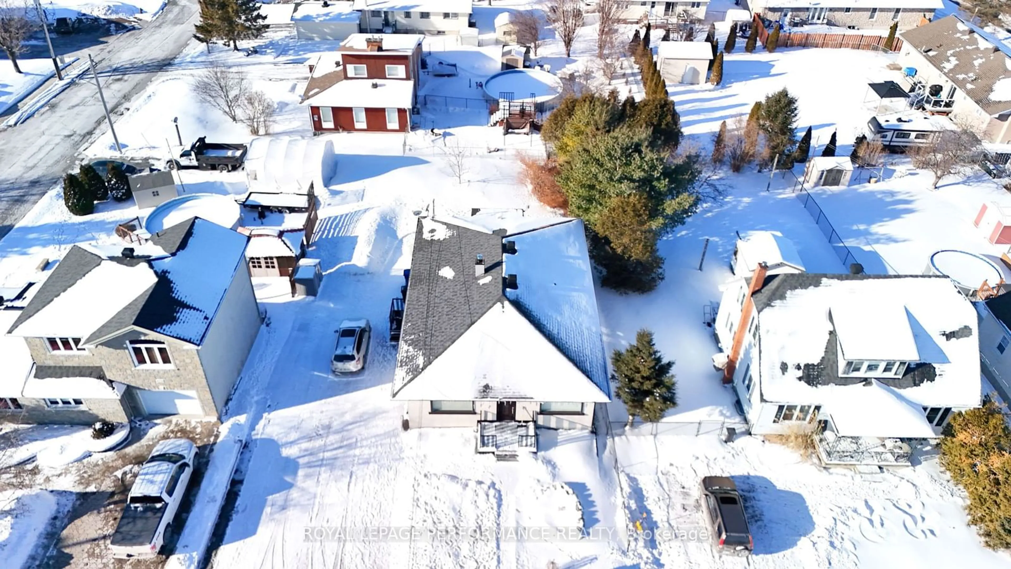 A pic from outside/outdoor area/front of a property/back of a property/a pic from drone, street for 460-462 MAIN St, Alfred and Plantagenet Ontario K0B 1L0