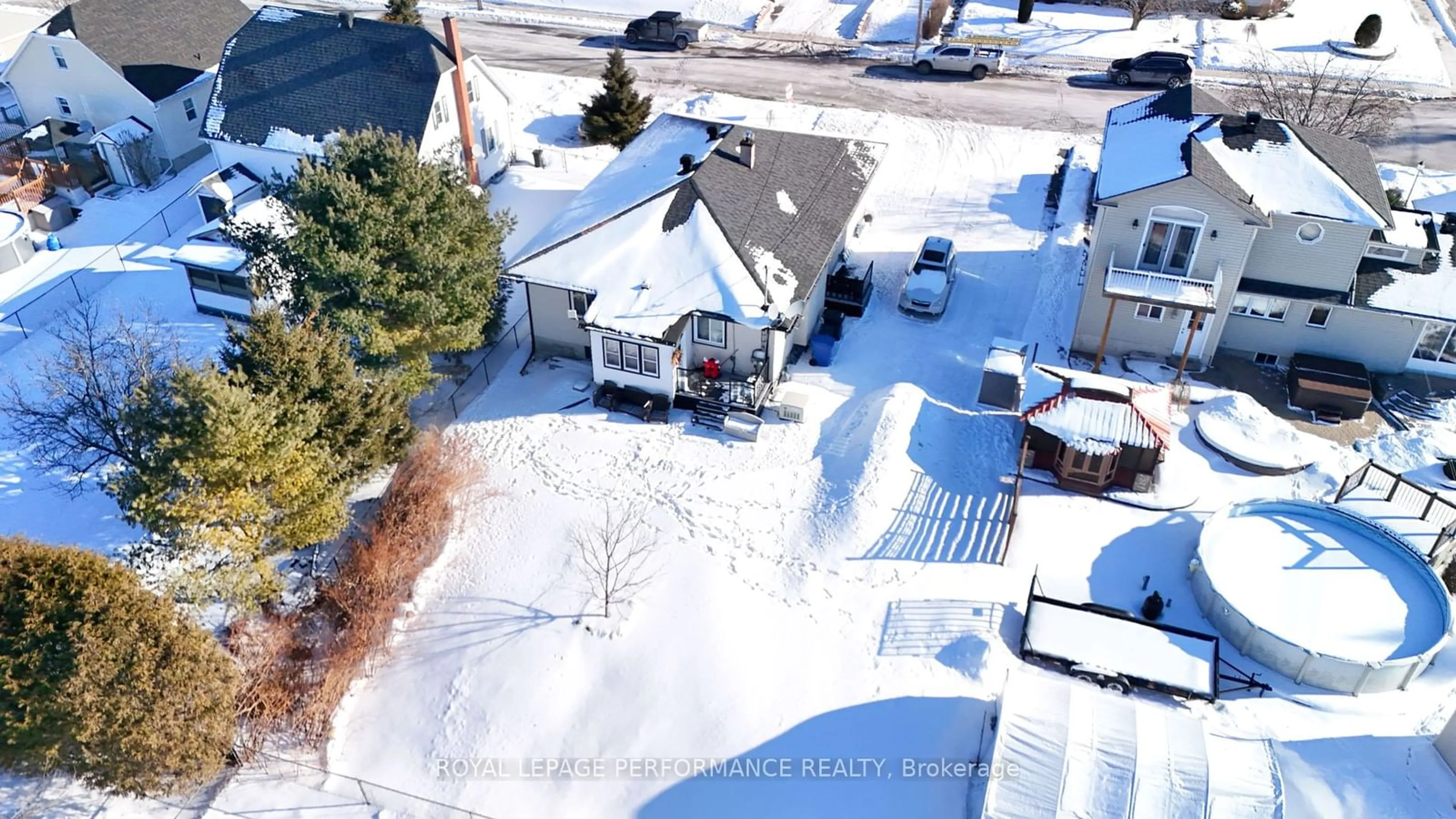 A pic from outside/outdoor area/front of a property/back of a property/a pic from drone, street for 460-462 MAIN St, Alfred and Plantagenet Ontario K0B 1L0