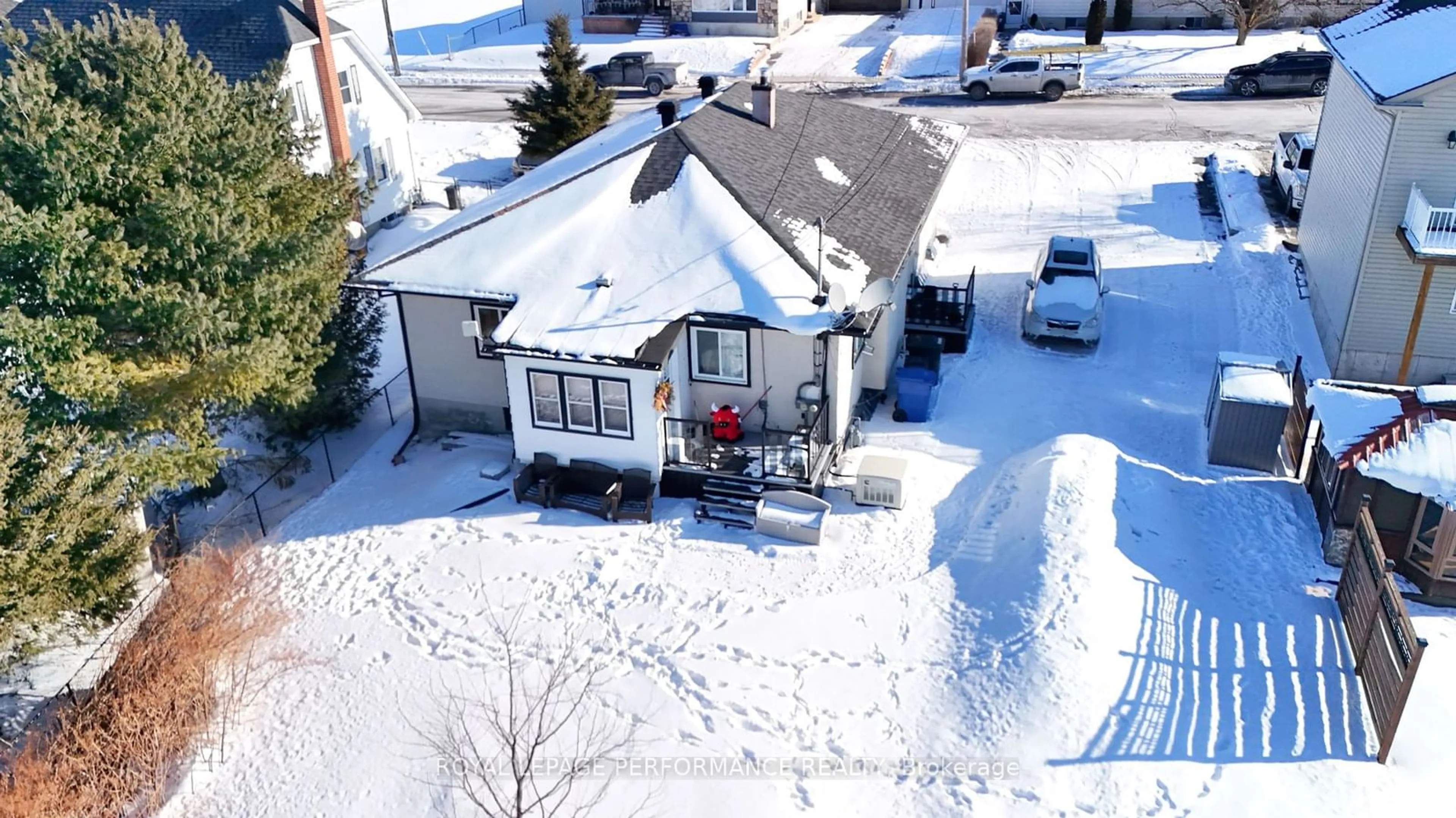 A pic from outside/outdoor area/front of a property/back of a property/a pic from drone, street for 460-462 MAIN St, Alfred and Plantagenet Ontario K0B 1L0