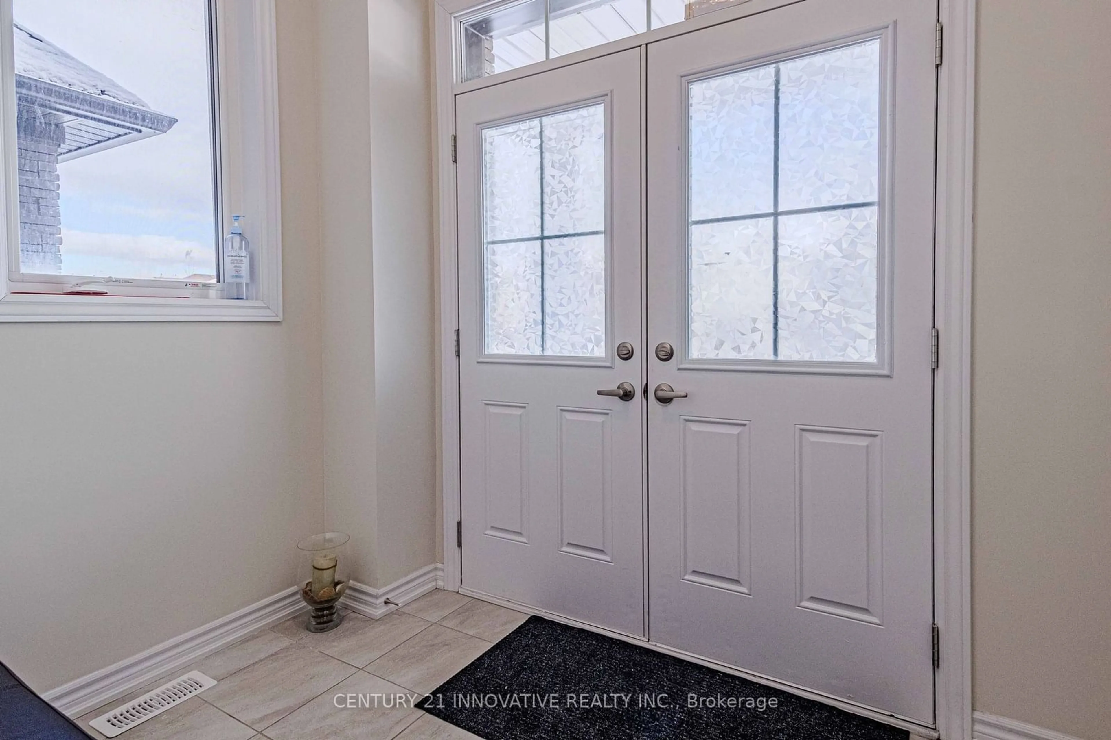 Indoor entryway for 411 Barker Pkwy, Thorold Ontario L2E 0K6