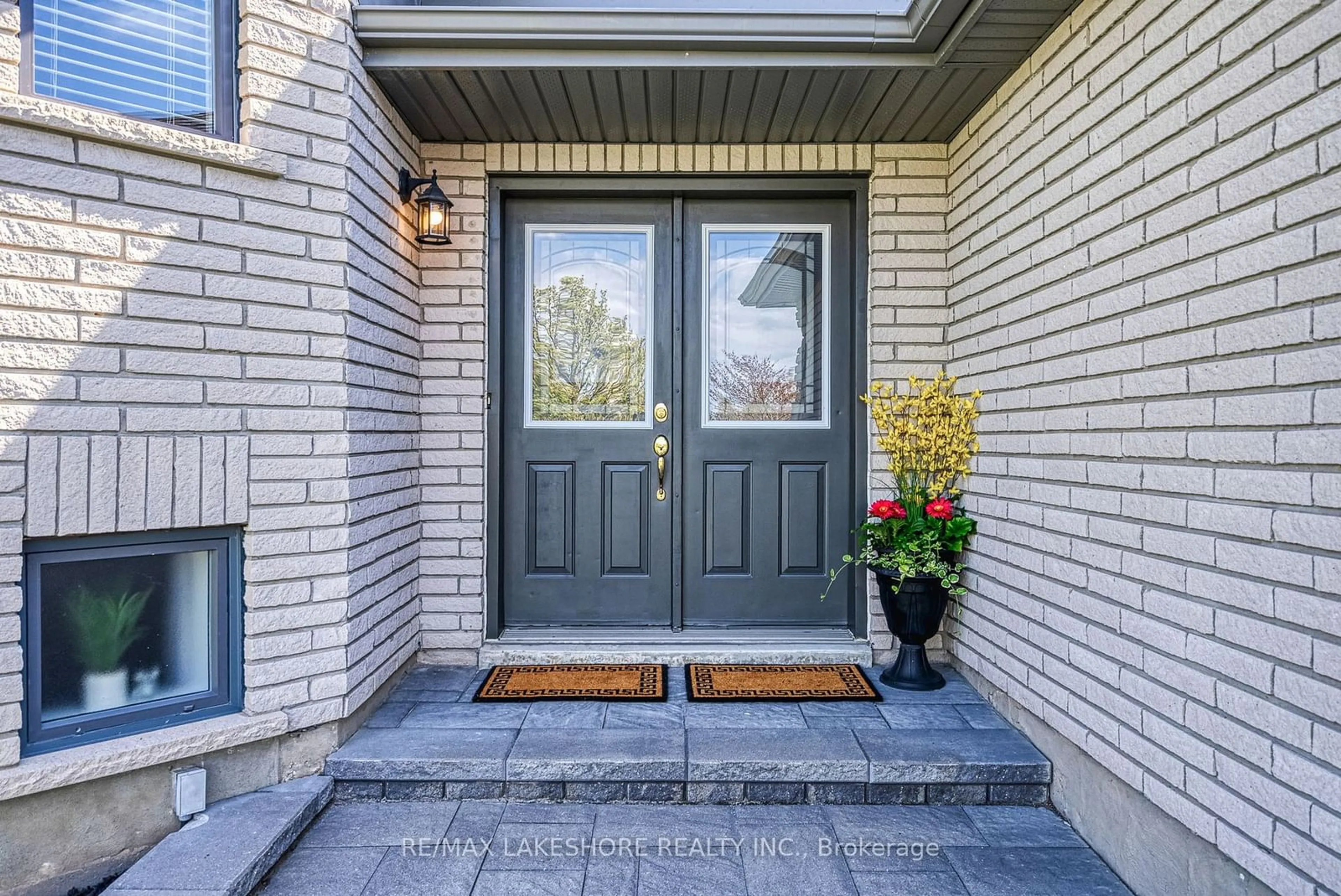 Indoor entryway for 1044 RIDDELL Ave, Cobourg Ontario K9A 5M8