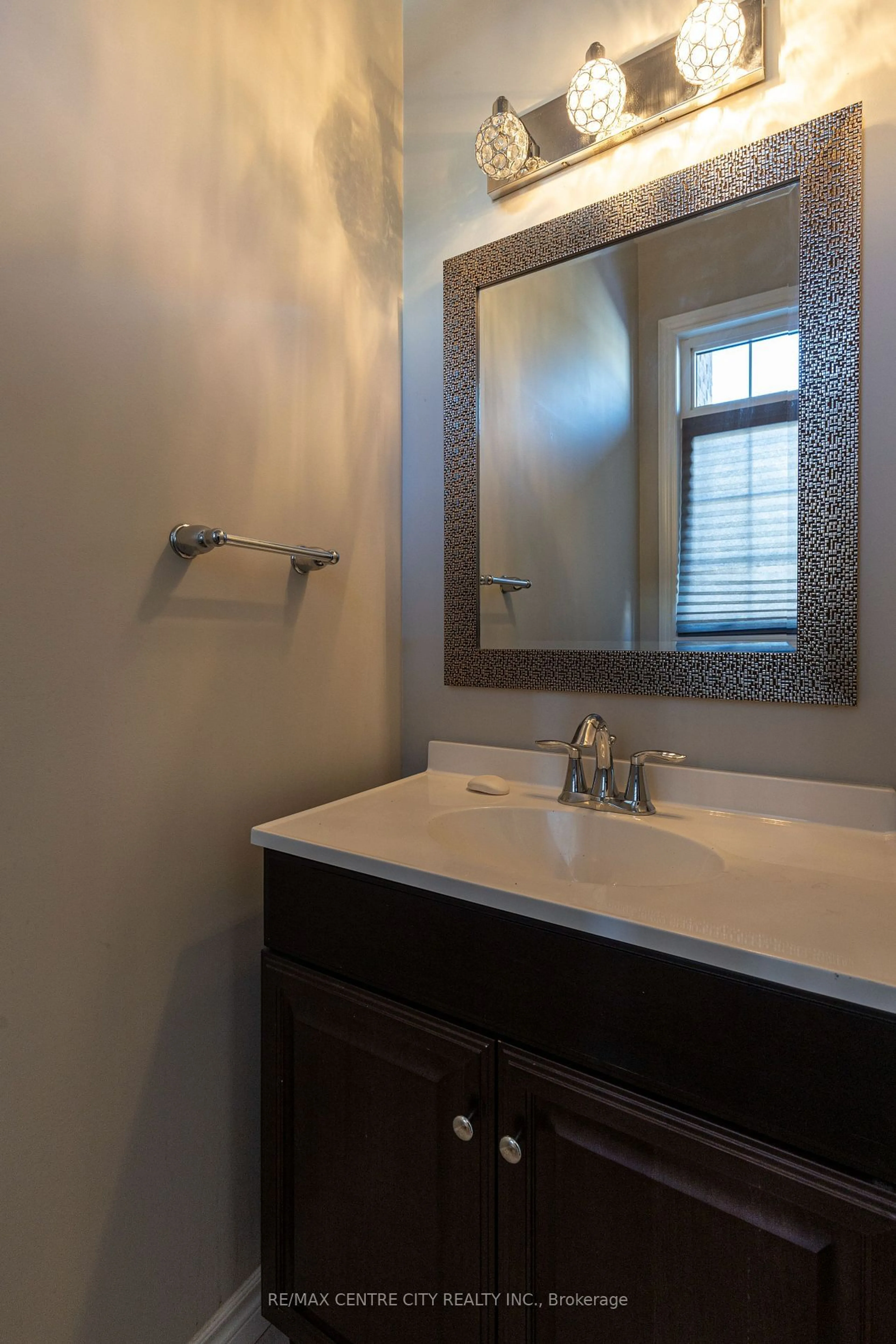 Standard bathroom, ceramic/tile floor for 2235 Blackwater Rd #64, London Ontario N5Y 0L8