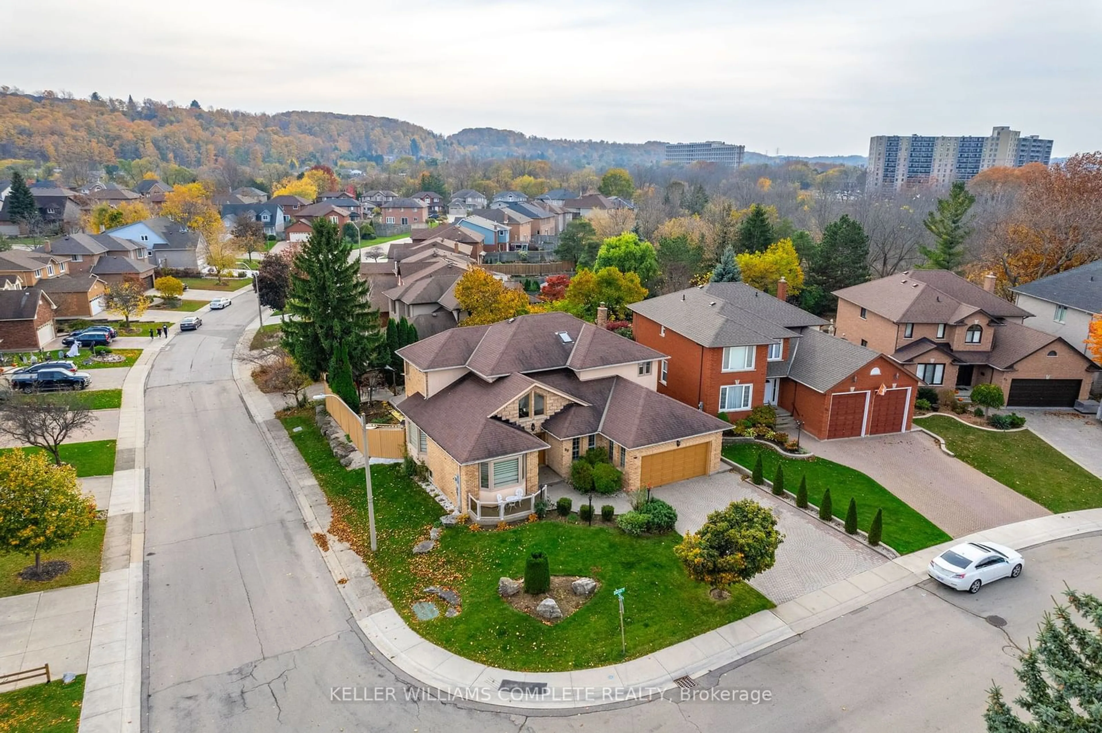 A pic from outside/outdoor area/front of a property/back of a property/a pic from drone, unknown for 90 Derek Dr, Hamilton Ontario L8G 5A7