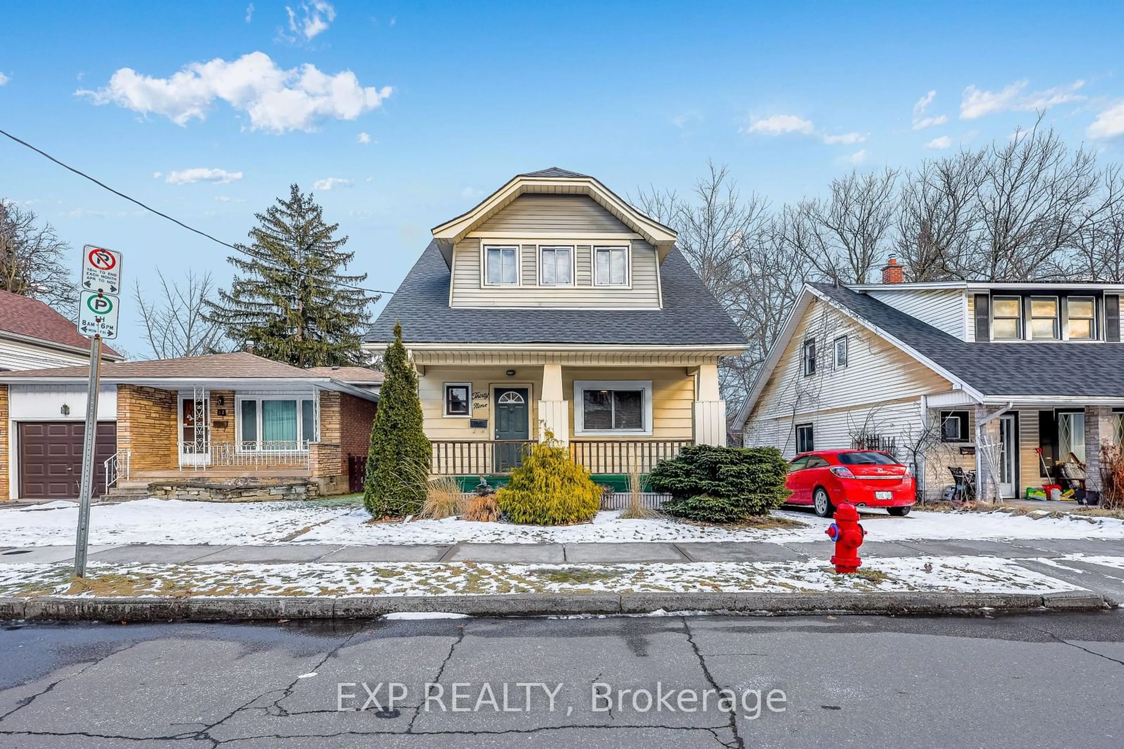 A pic from outside/outdoor area/front of a property/back of a property/a pic from drone, street for 39 Broadway Ave, Hamilton Ontario L8S 2V6