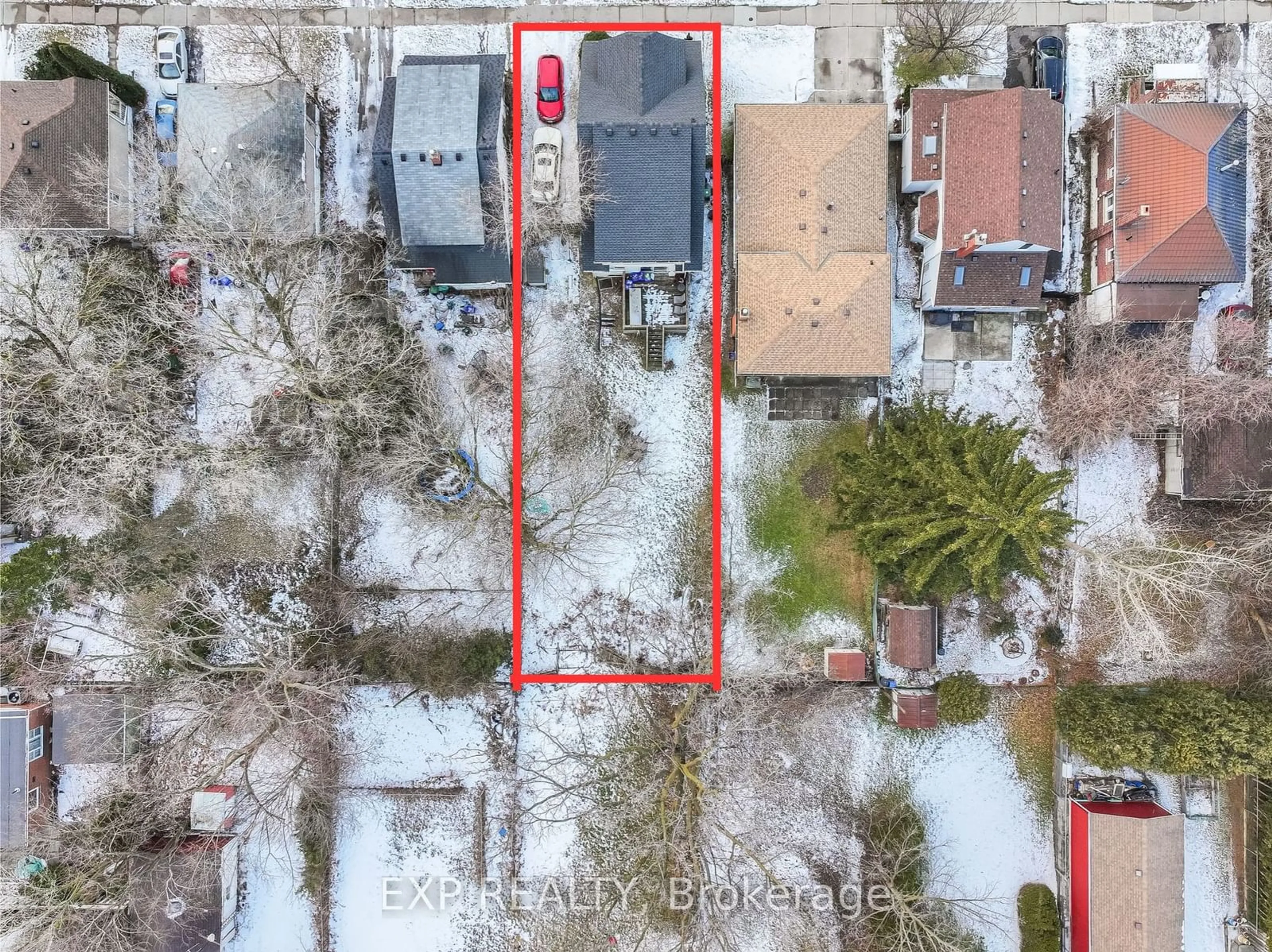 A pic from outside/outdoor area/front of a property/back of a property/a pic from drone, street for 39 Broadway Ave, Hamilton Ontario L8S 2V6