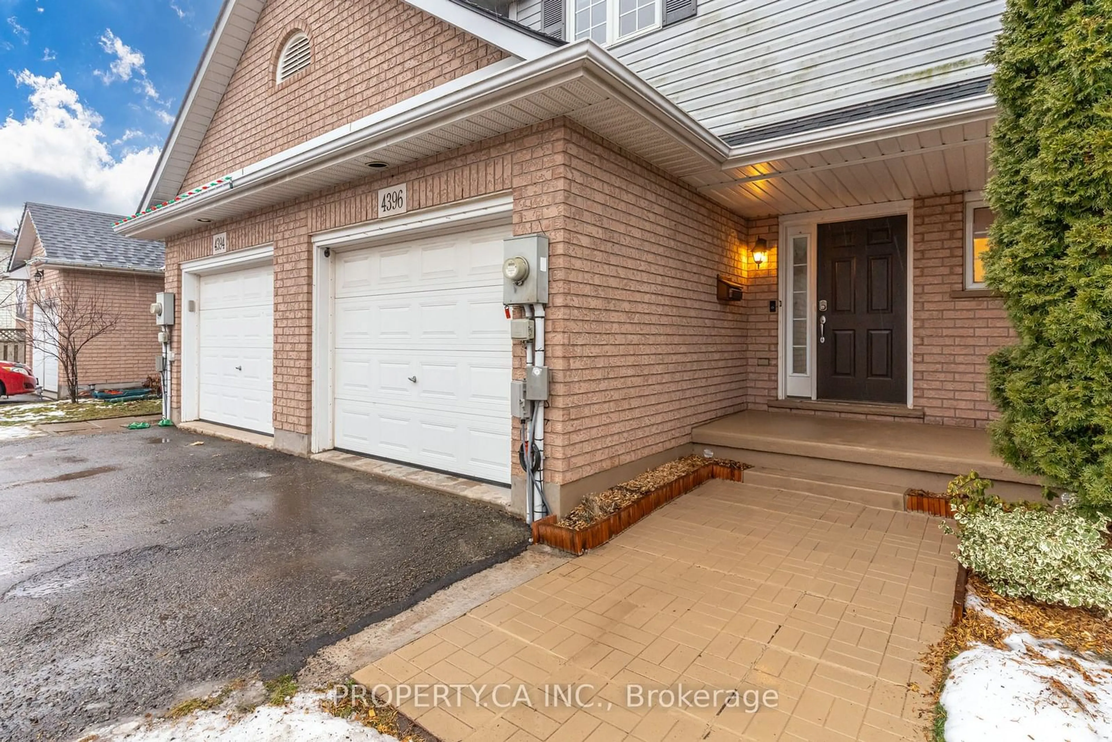 Indoor entryway for 4396 Christopher Crt, Lincoln Ontario L0R 1B5