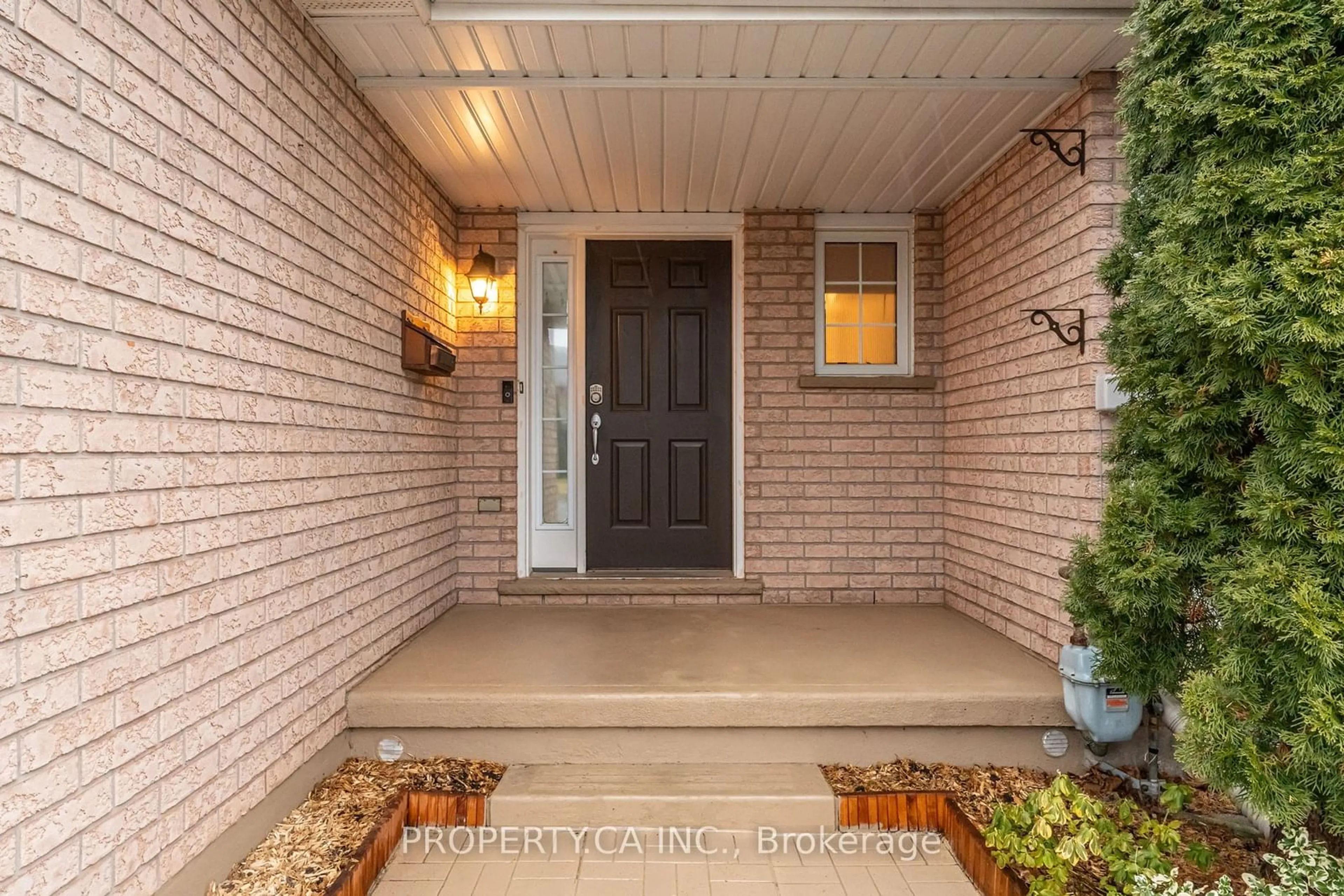 Indoor entryway for 4396 Christopher Crt, Lincoln Ontario L0R 1B5