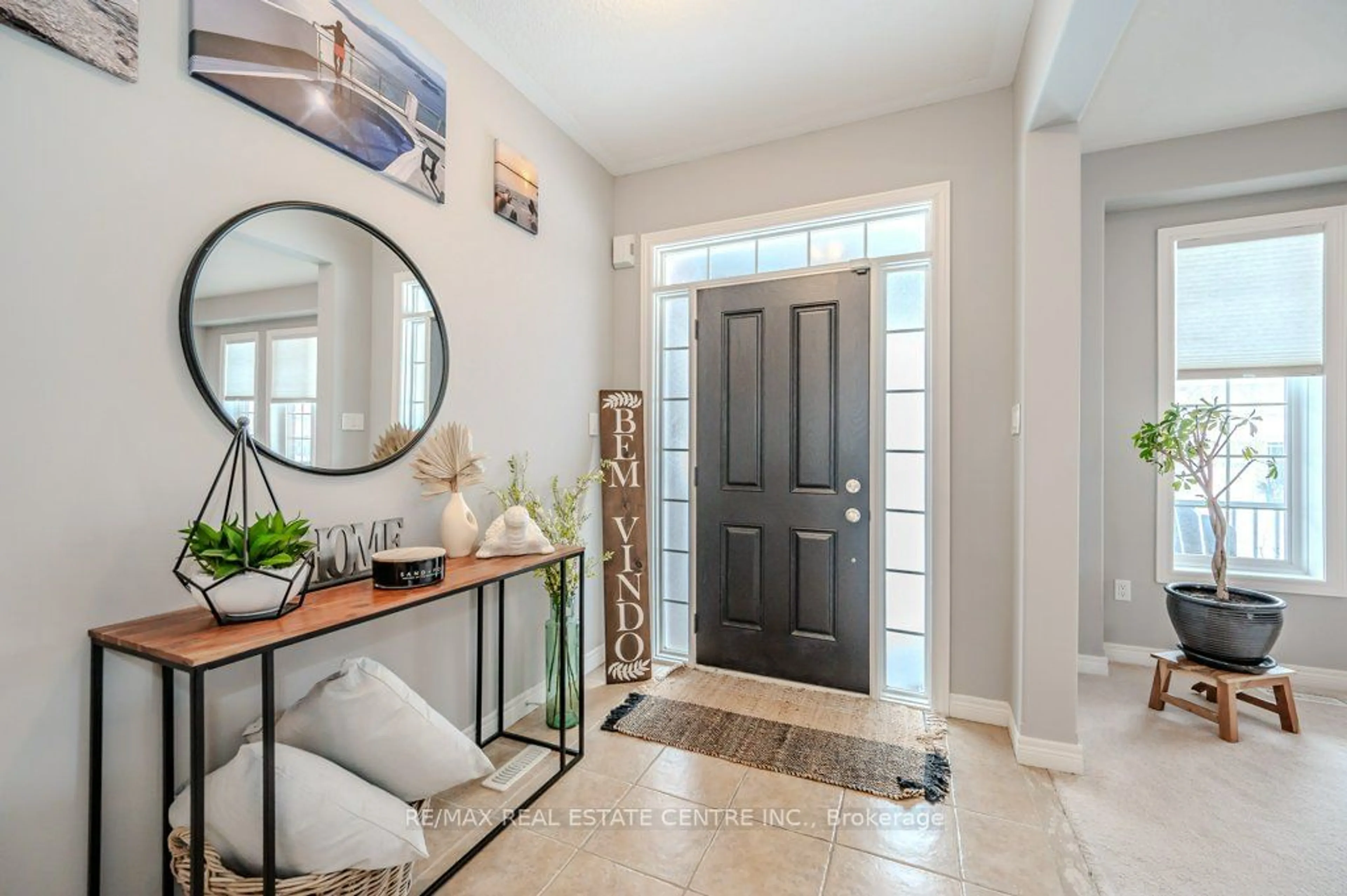 Indoor entryway for 127 Janine St, Kitchener Ontario N2A 4M2