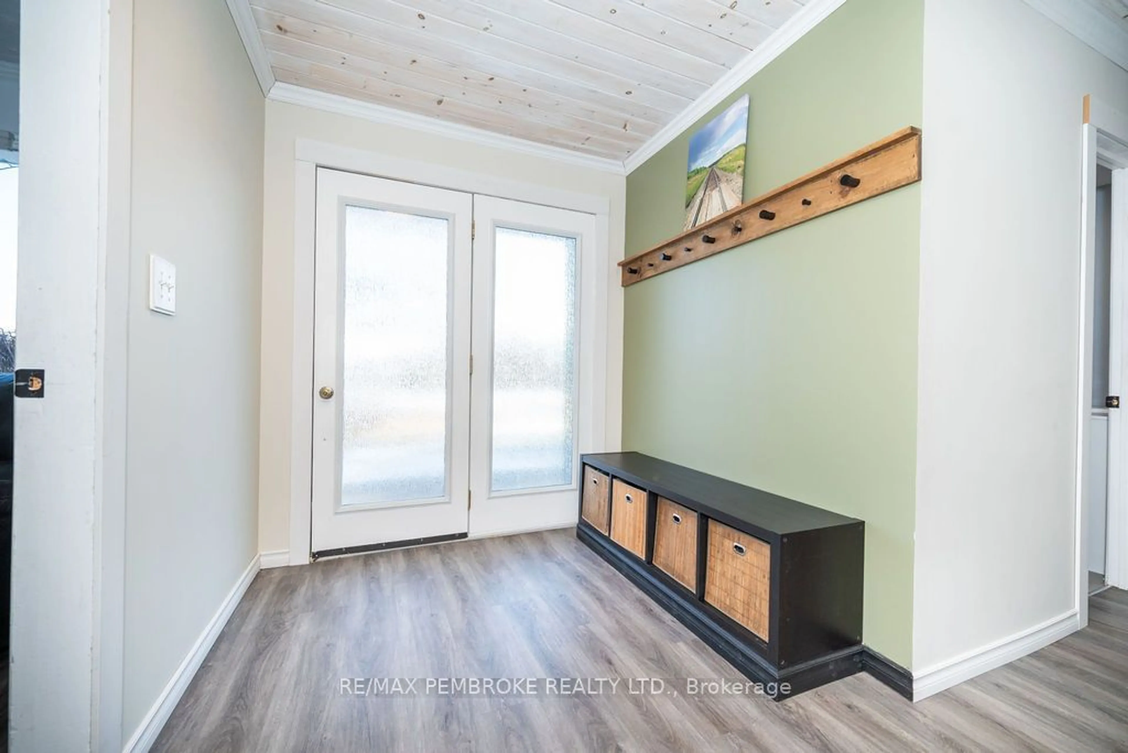 Indoor entryway for 36 Labine Cres, Petawawa Ontario K8H 2J2