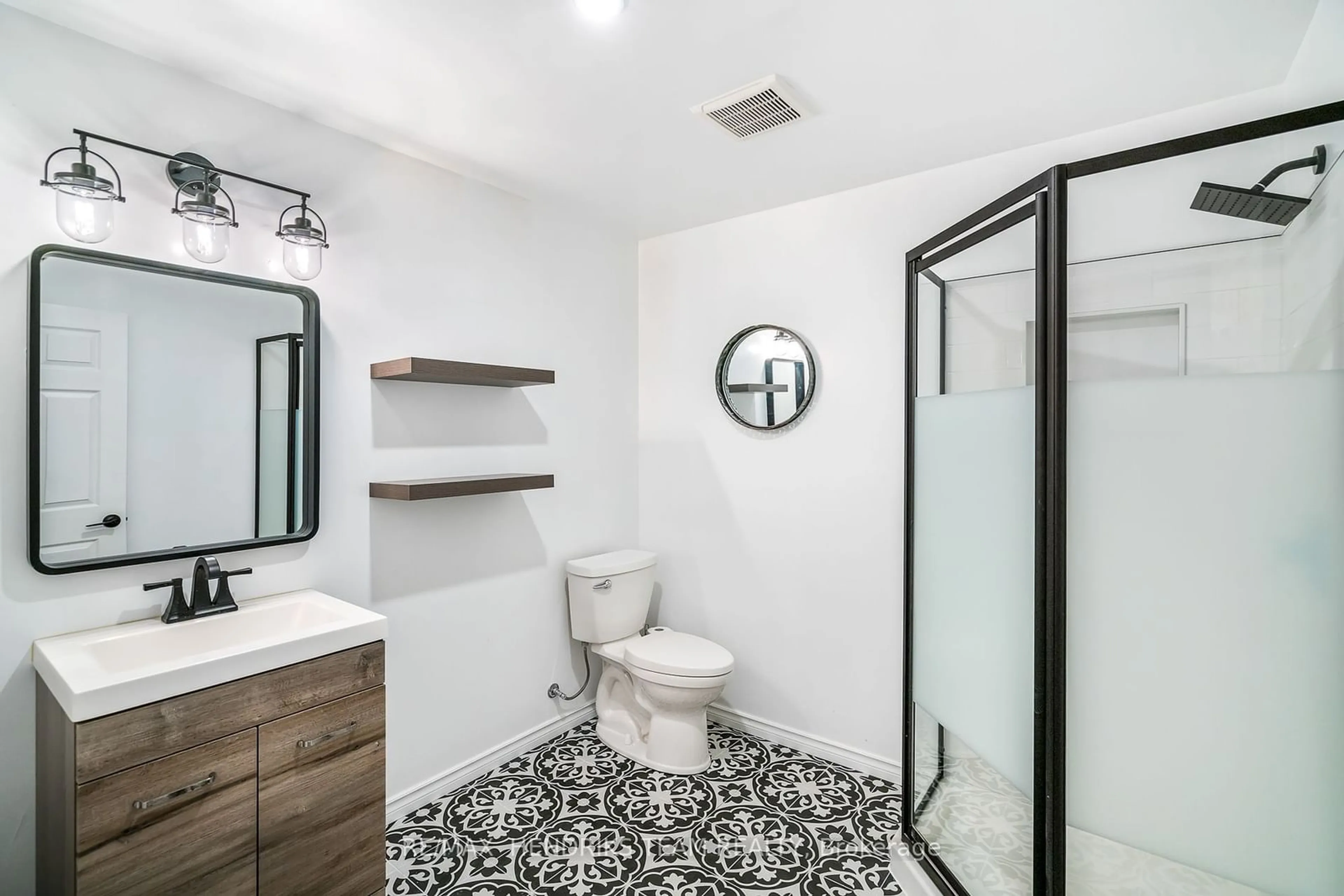 Contemporary bathroom, ceramic/tile floor for 1007 CLARE Ave, Pelham Ontario L3C 3C2