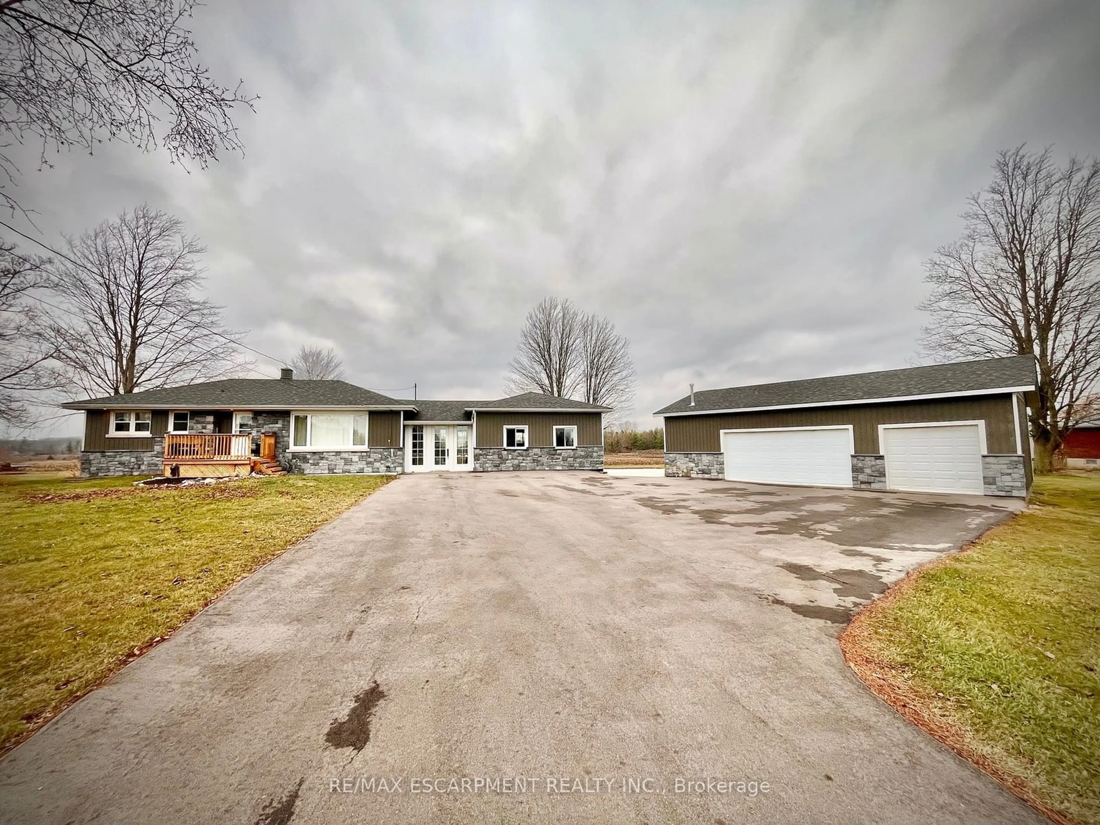 A pic from outside/outdoor area/front of a property/back of a property/a pic from drone, unknown for 7167 Rainham Rd, Haldimand Ontario N1A 2W8