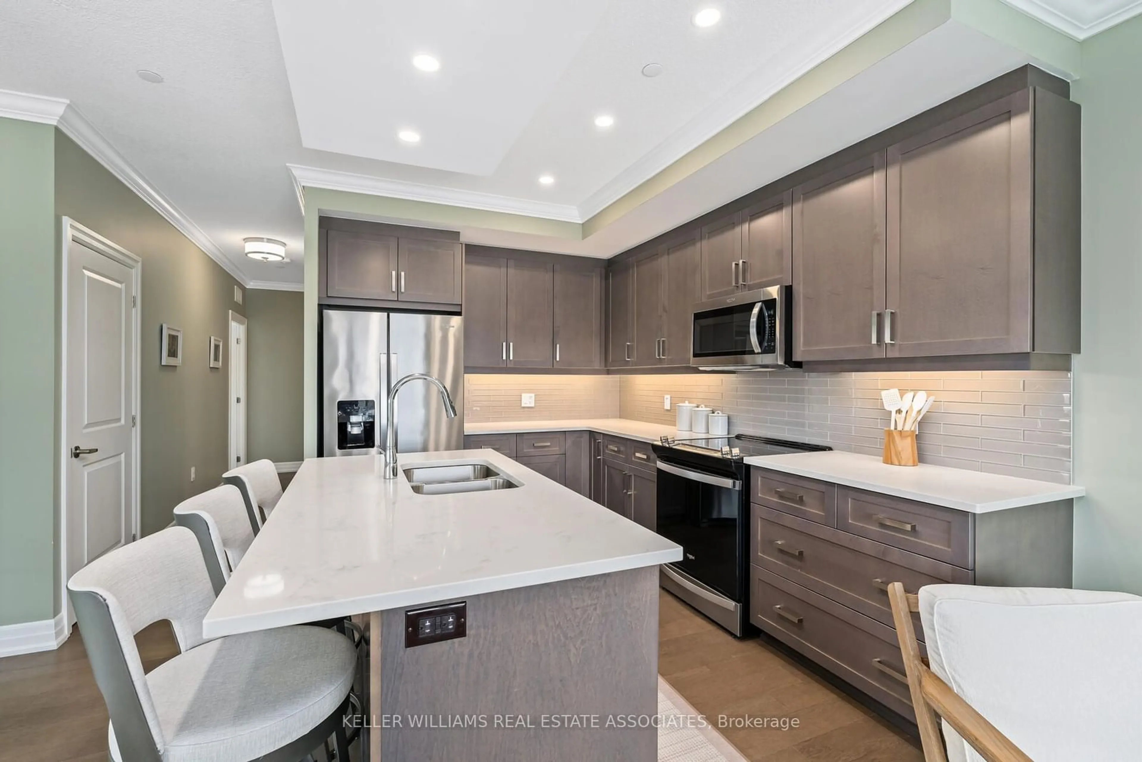 Open concept kitchen, ceramic/tile floor for 1880 Gordon St #404, Guelph Ontario N1L 0P5