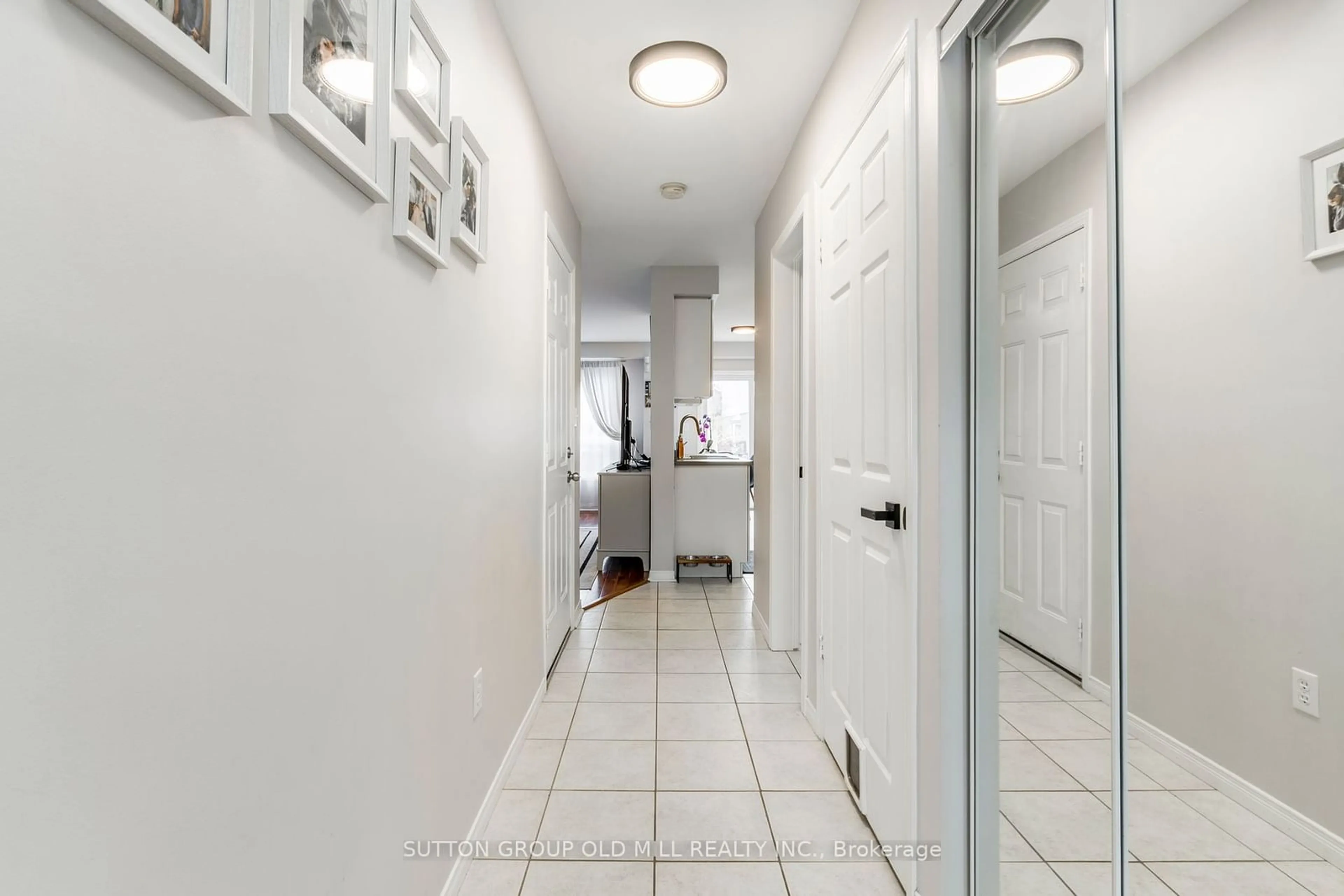 Indoor entryway for 485 Green Rd #43, Hamilton Ontario L8E 6A8