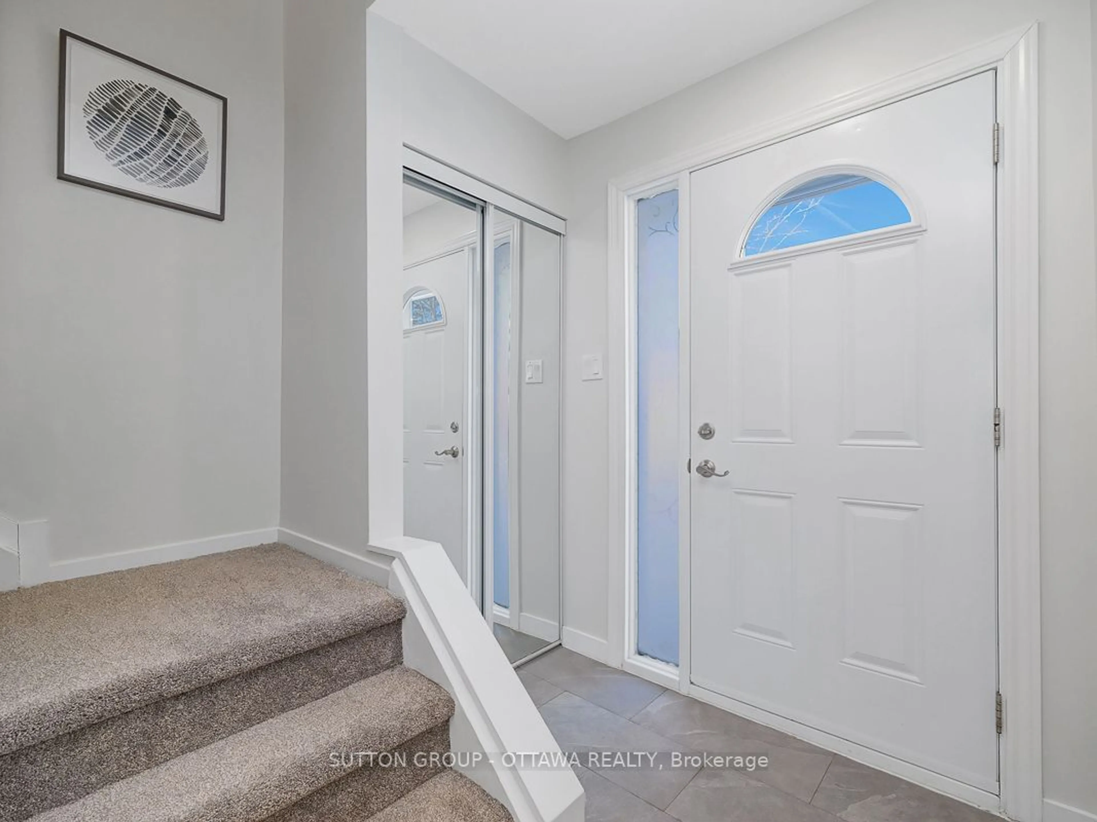 Indoor entryway for 3897D Old Richmond Rd, Bells Corners and South to Fallowfield Ontario K2H 8T8