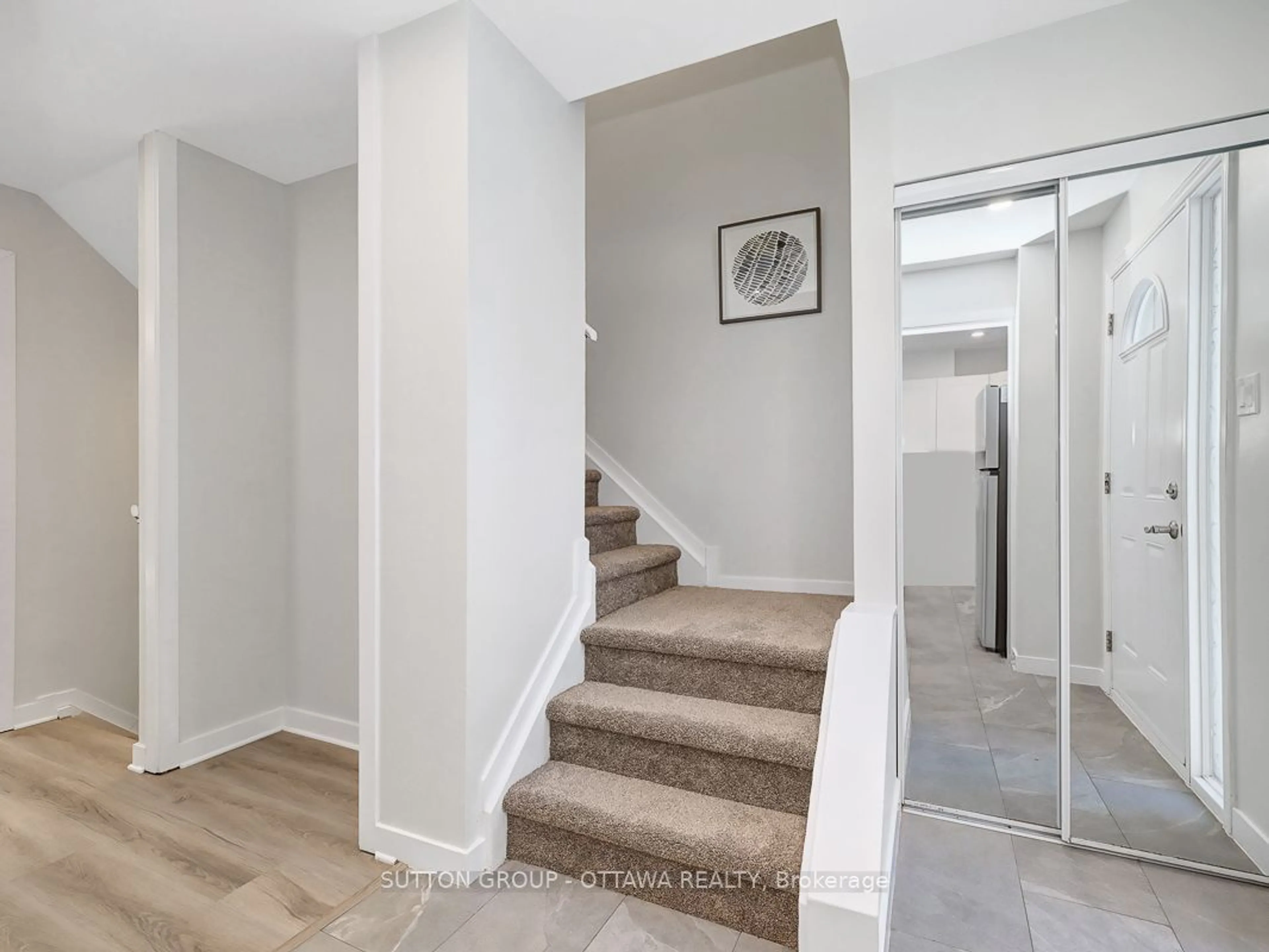 Indoor entryway for 3897D Old Richmond Rd, Bells Corners and South to Fallowfield Ontario K2H 8T8