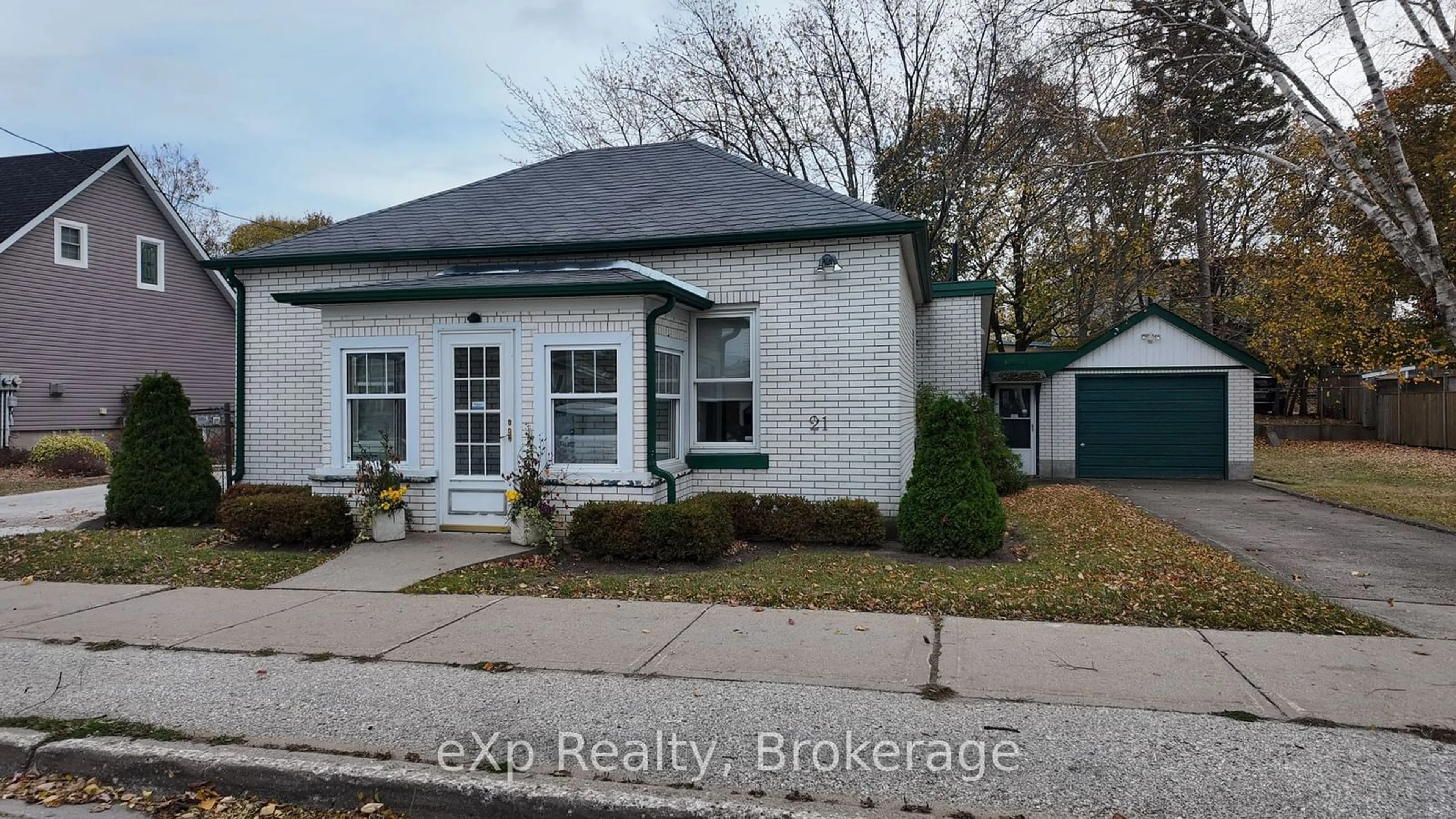 Home with brick exterior material, building for 21 GROSVENOR St, Saugeen Shores Ontario N0H 2L0