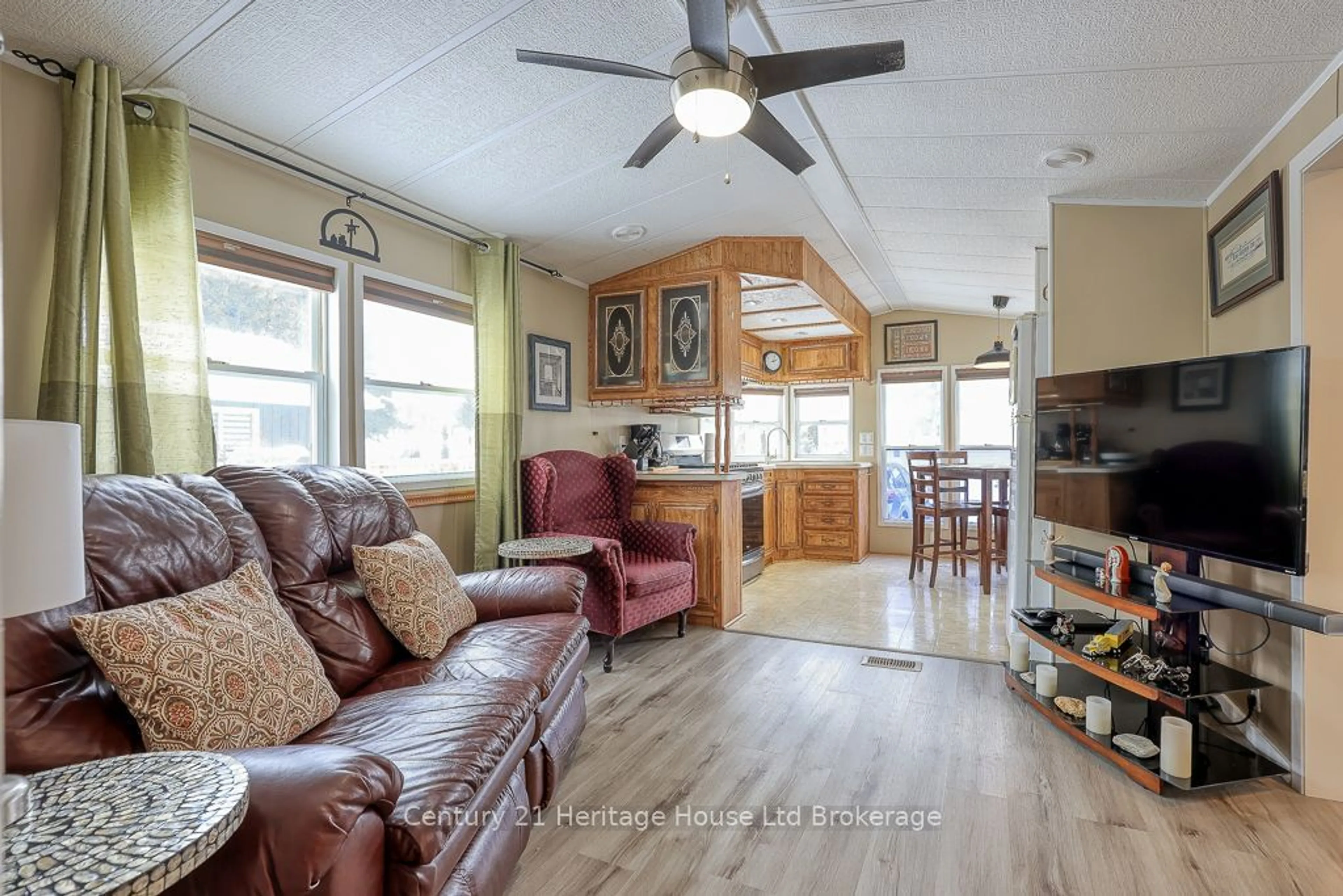 Living room with furniture, unknown for 495856 10TH Line #48, East Zorra-Tavistock Ontario N4S 7V7