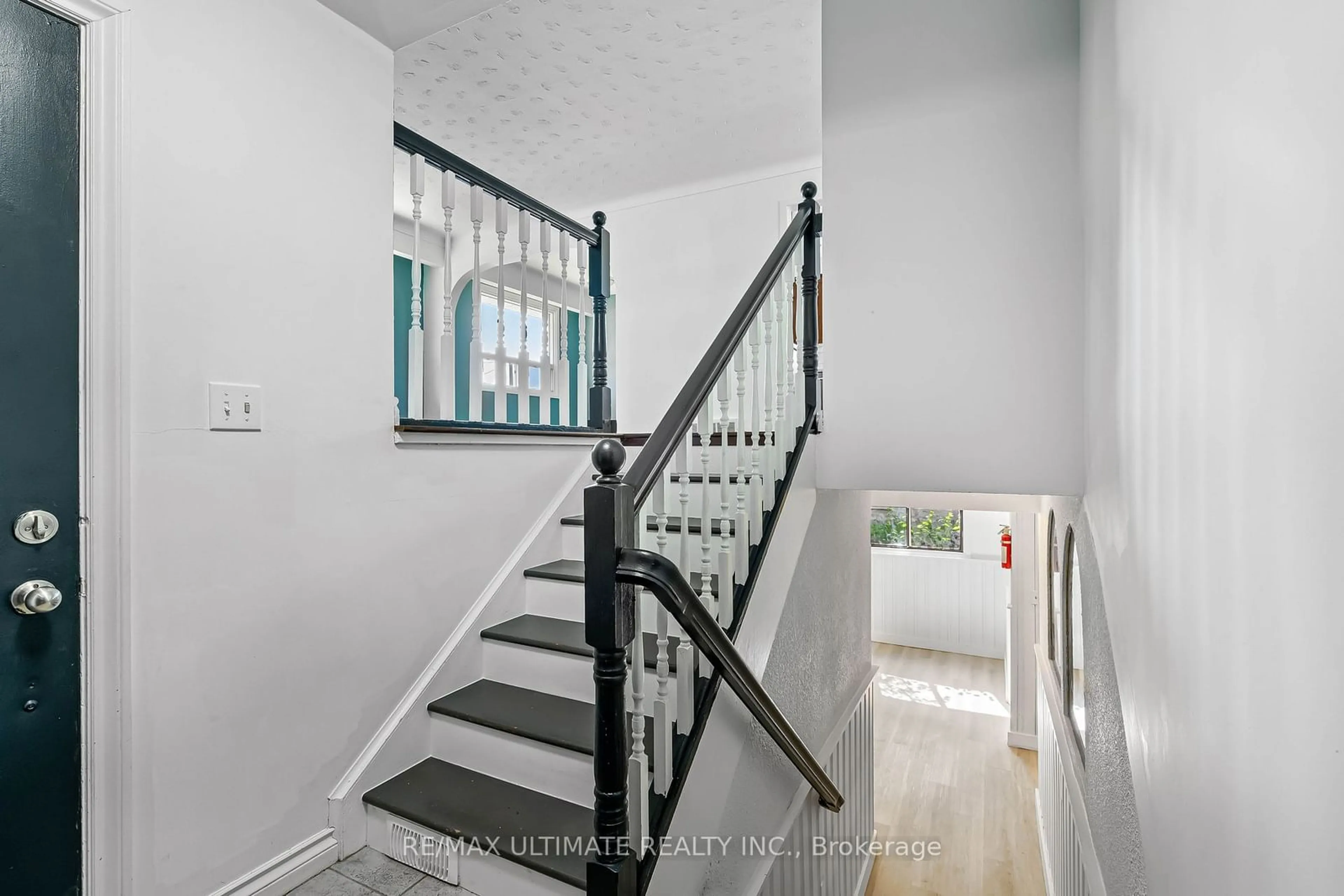 Stairs for 80 Endicott Terr, Welland Ontario L3C 5R8