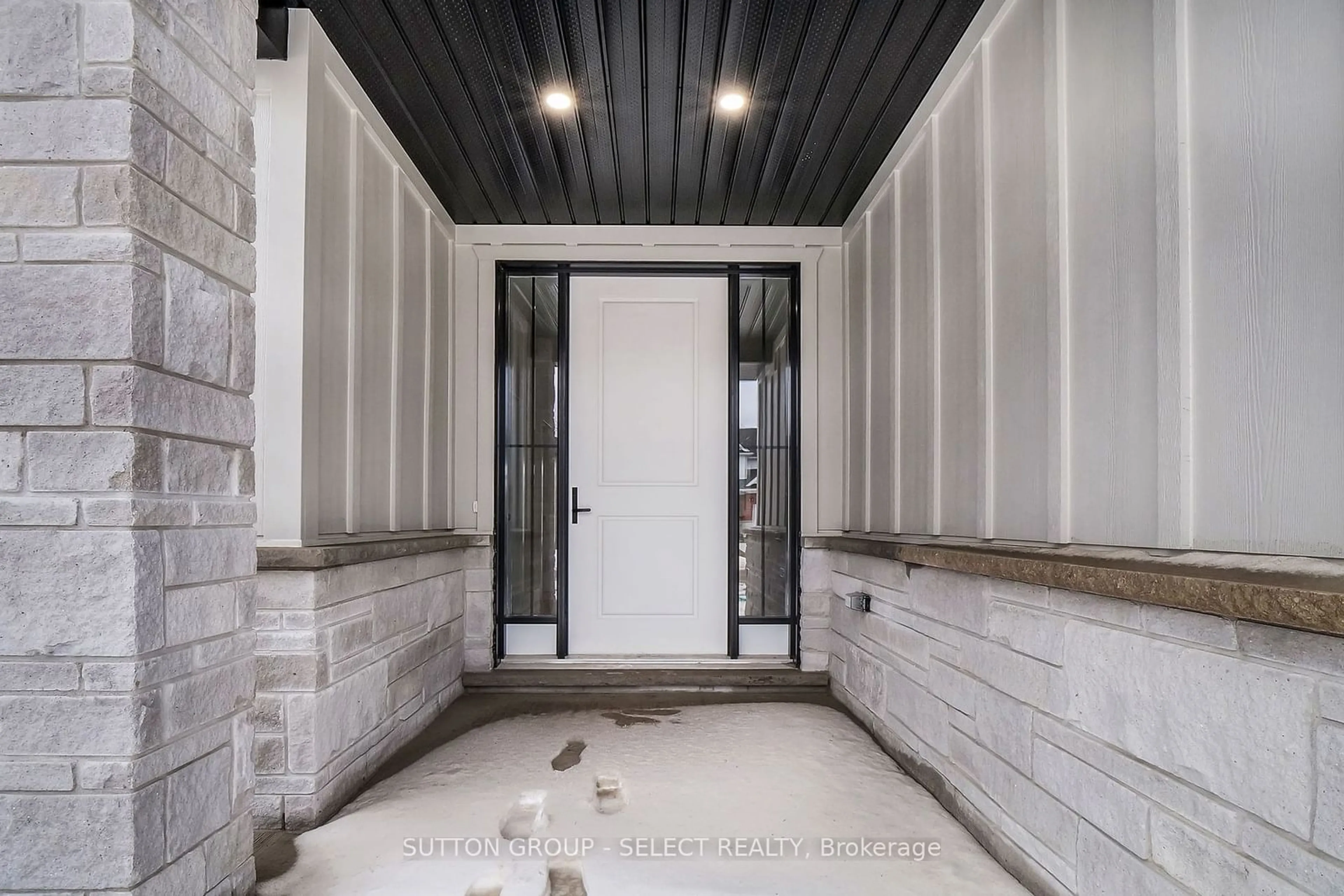 Indoor entryway for 67 ROYAL Cres, Southwold Ontario N5P 3T2