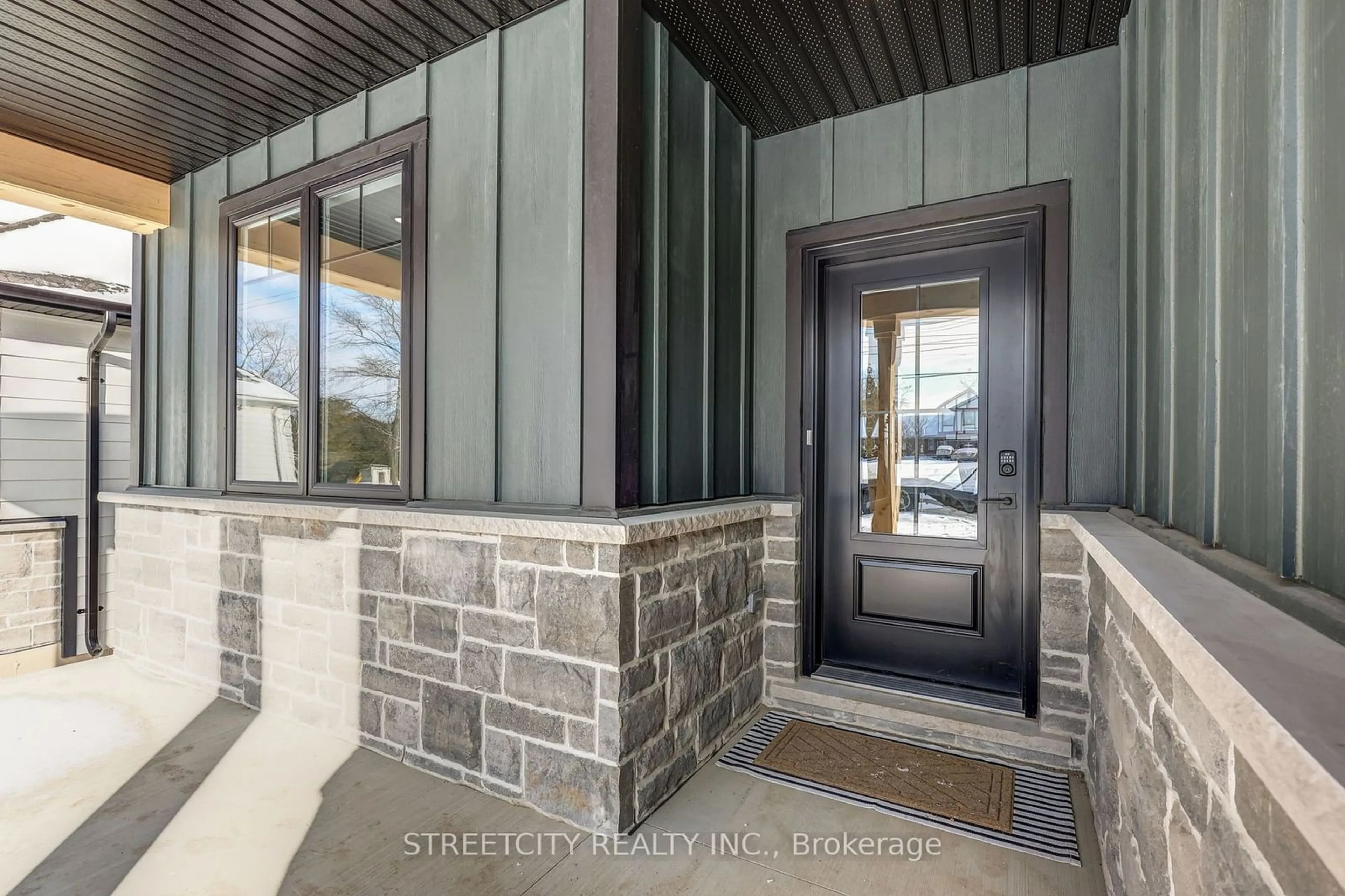 Indoor entryway for 8080 Union Rd, Southwold Ontario N0L 1K0