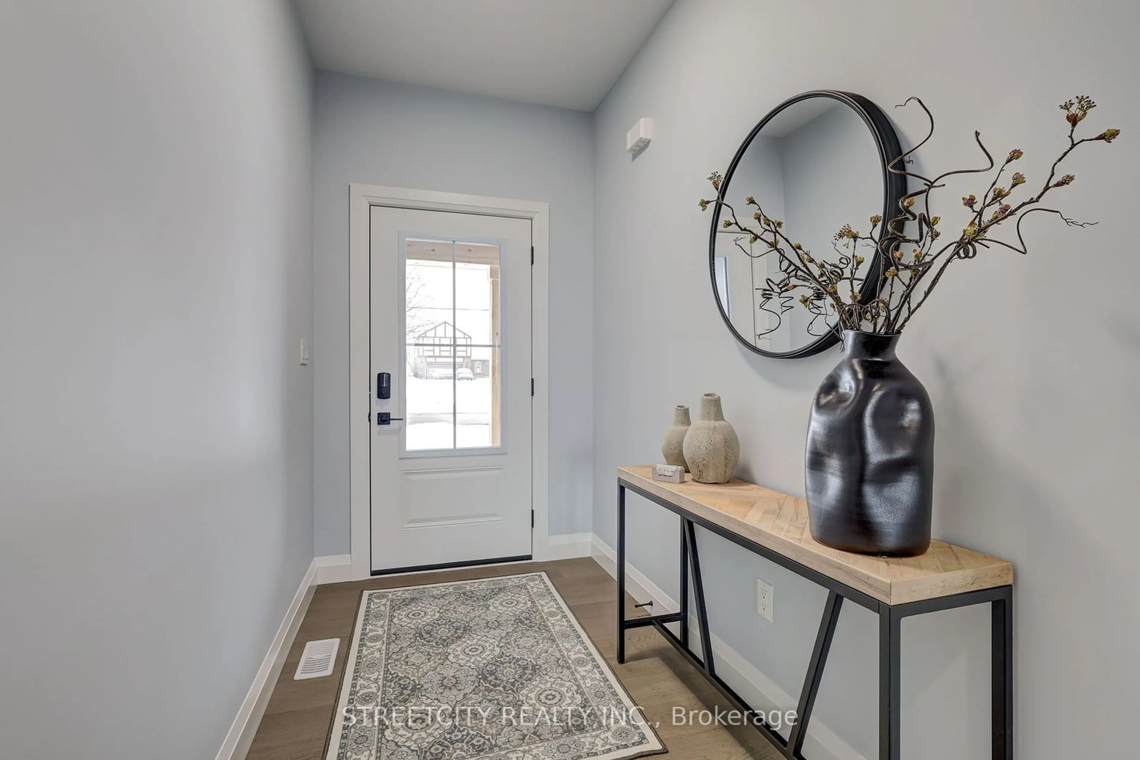 Indoor entryway for 8080 Union Rd, Southwold Ontario N0L 1K0