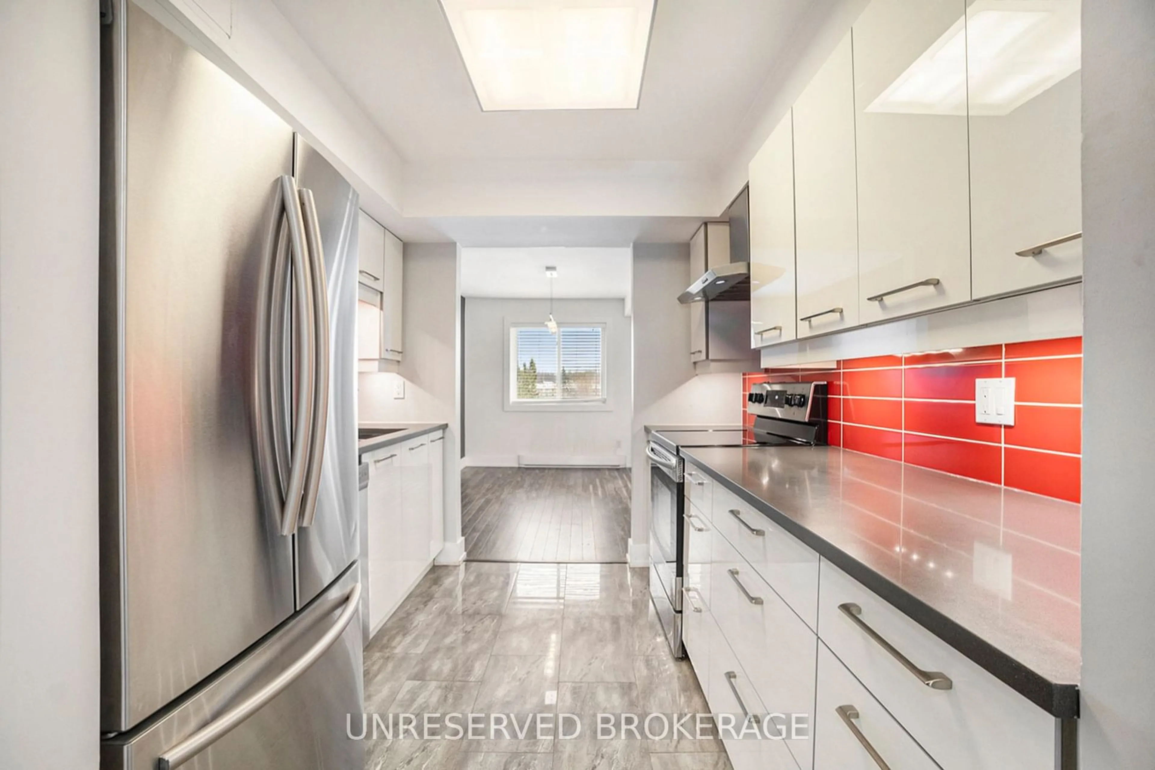 Contemporary kitchen, ceramic/tile floor for 316 LORRY GREENBERG Dr #424, Hunt Club - South Keys and Area Ontario K1T 2P4