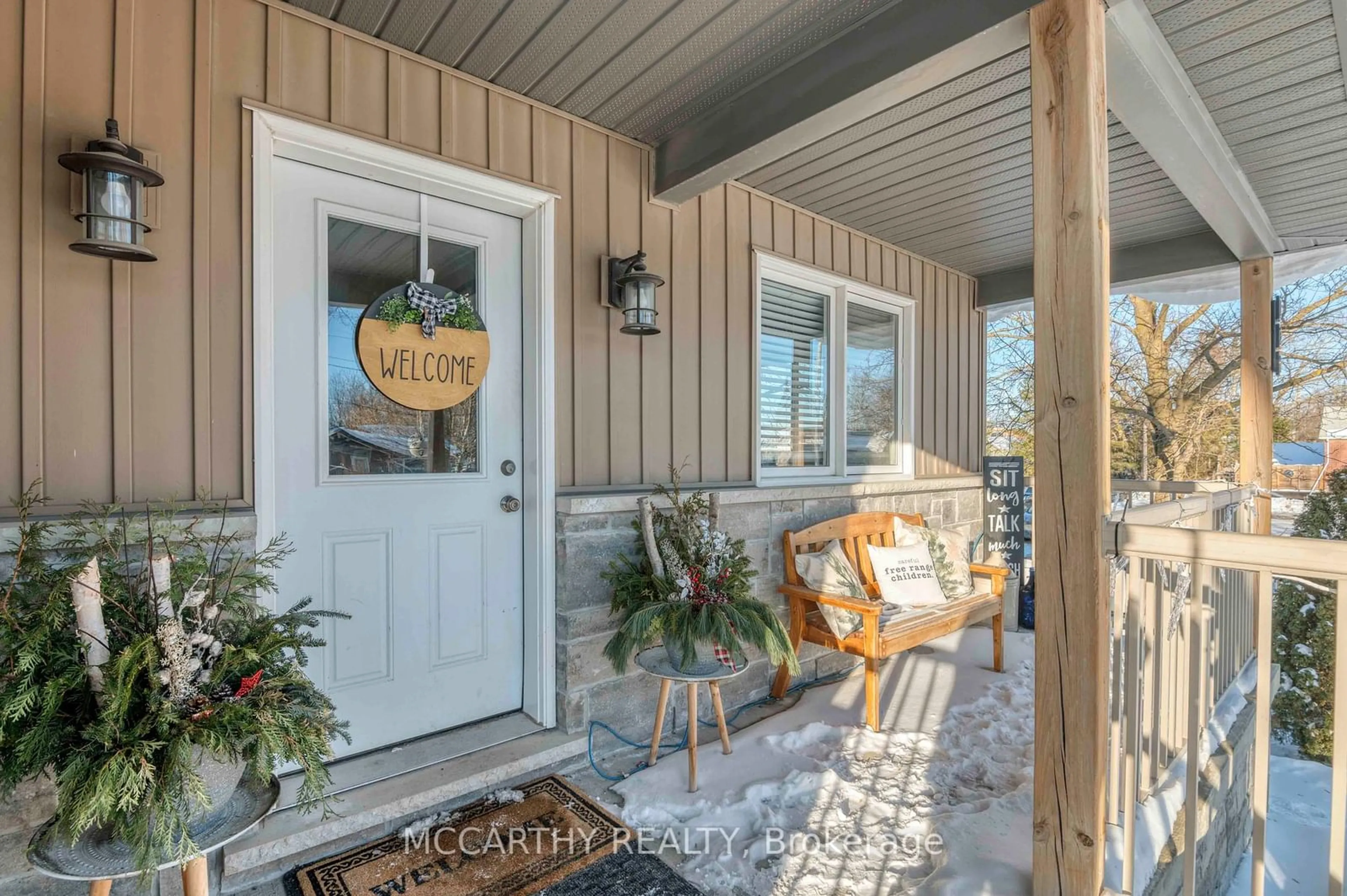 Indoor entryway for 130 Wellington St, Shelburne Ontario L9V 2Y1