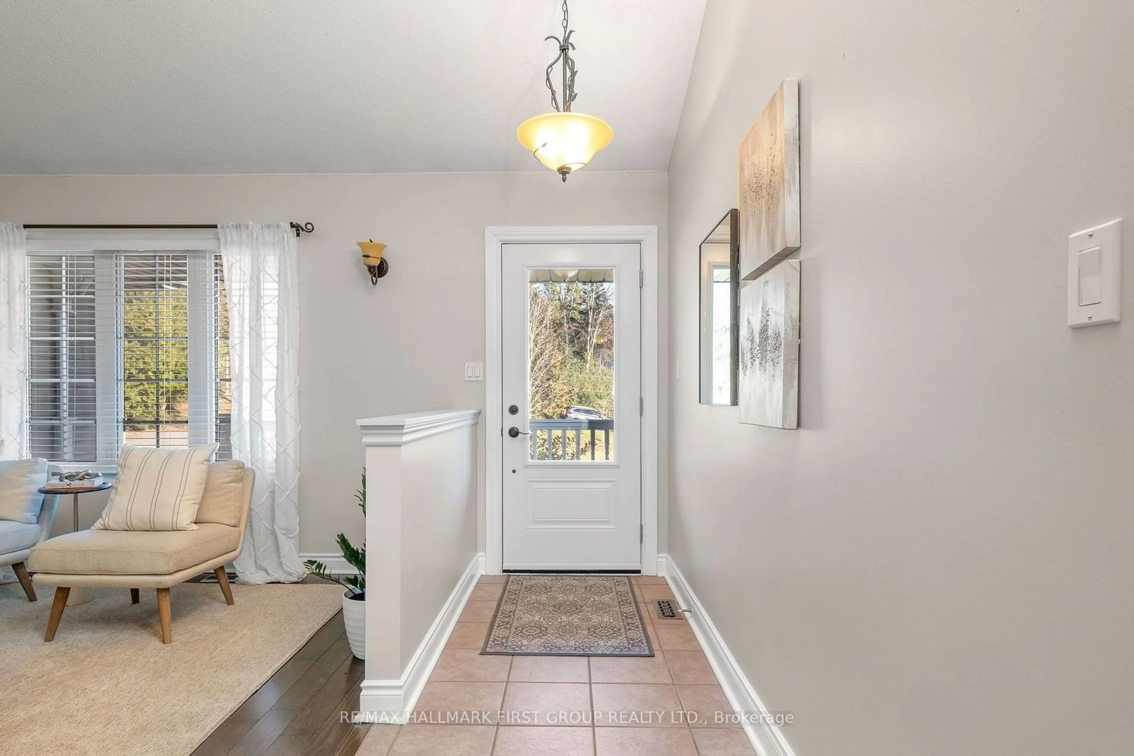 Indoor entryway for 2084 Ron Harnden Rd, Hamilton Township Ontario K9A 4J8