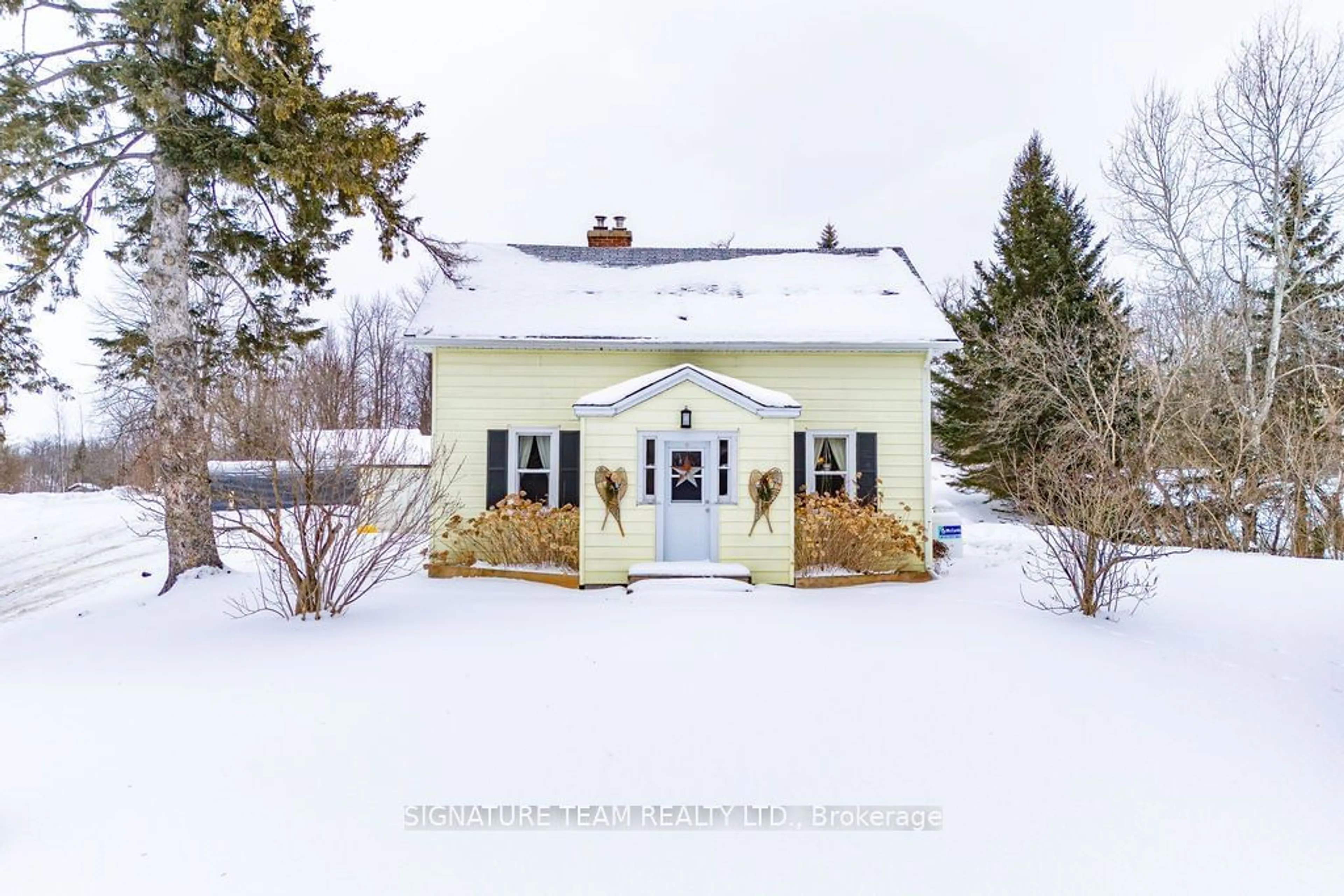 A pic from outside/outdoor area/front of a property/back of a property/a pic from drone, street for 7 Tammy Tr, Whitewater Region Ontario K0J 1Y0