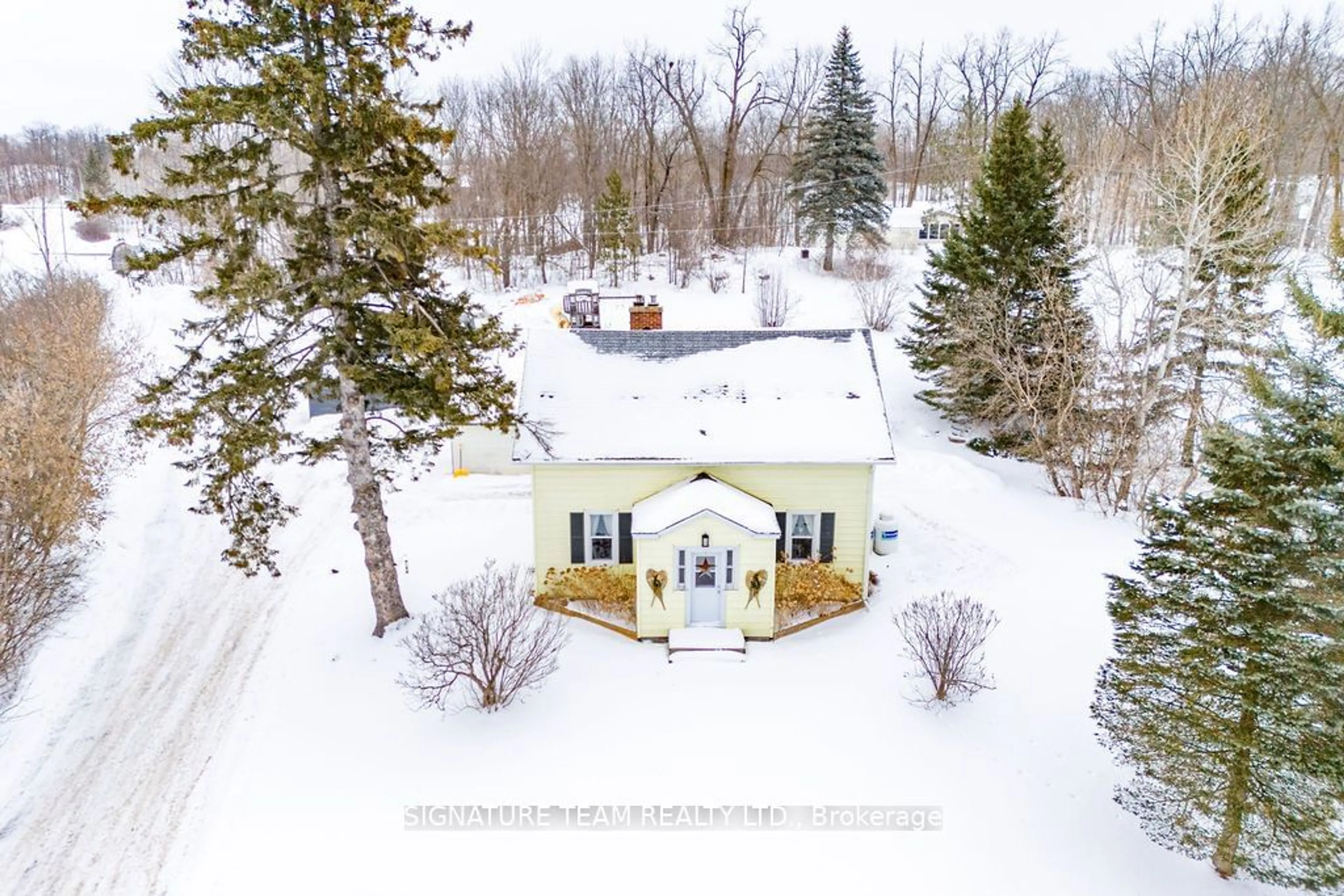 A pic from outside/outdoor area/front of a property/back of a property/a pic from drone, street for 7 Tammy Tr, Whitewater Region Ontario K0J 1Y0