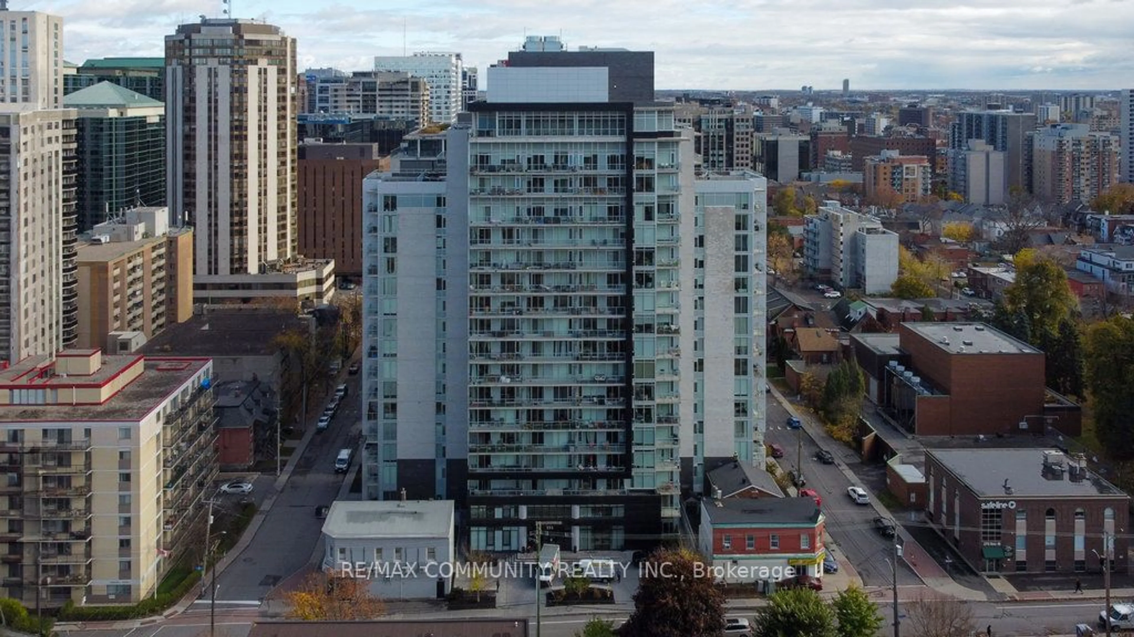 A pic from outside/outdoor area/front of a property/back of a property/a pic from drone, city buildings view from balcony for 255 Bay St #217, Ottawa Centre Ontario K1R 0C5