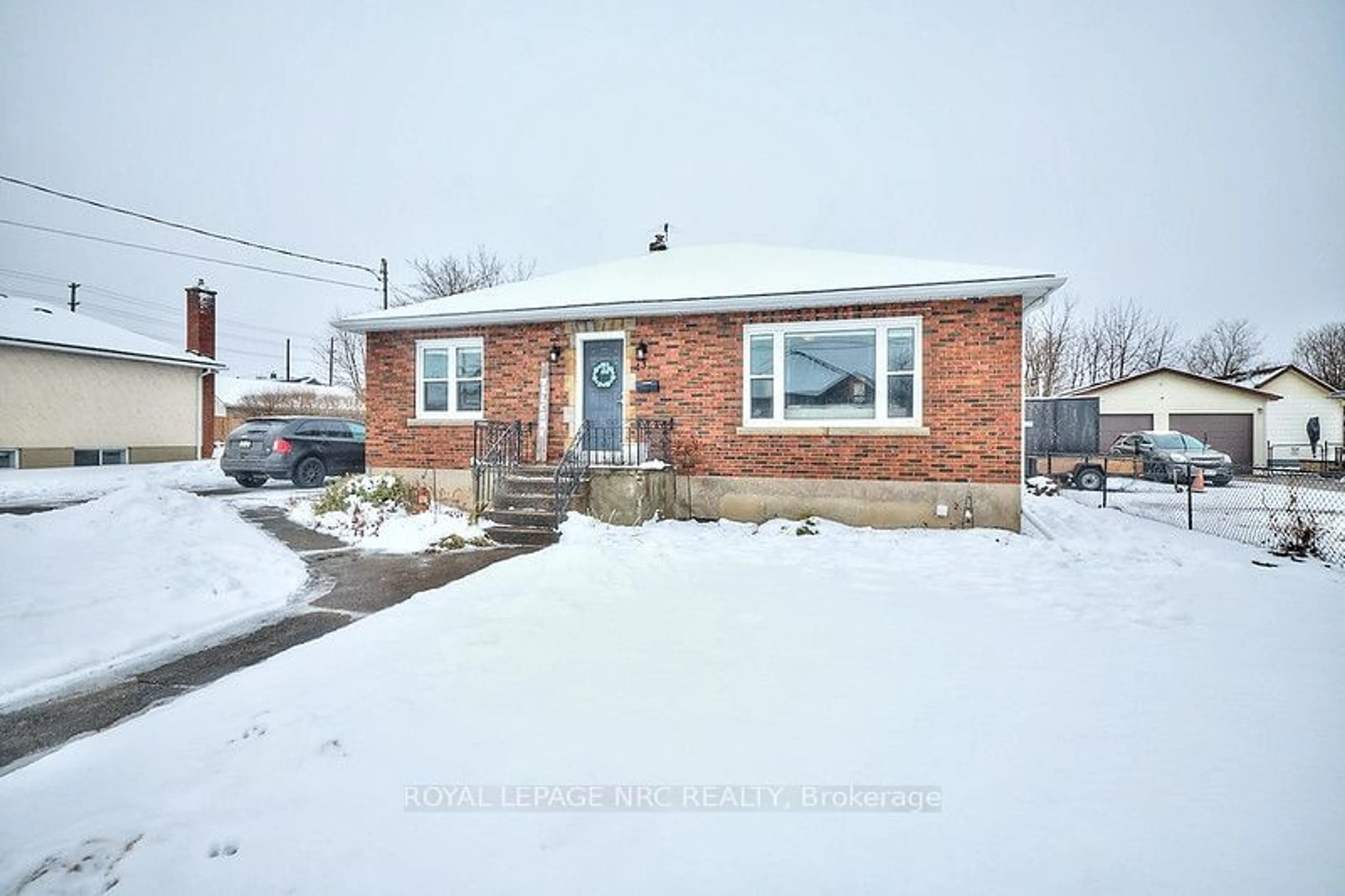 Home with brick exterior material, street for 43 Cunningham St, Thorold Ontario L2V 3K9