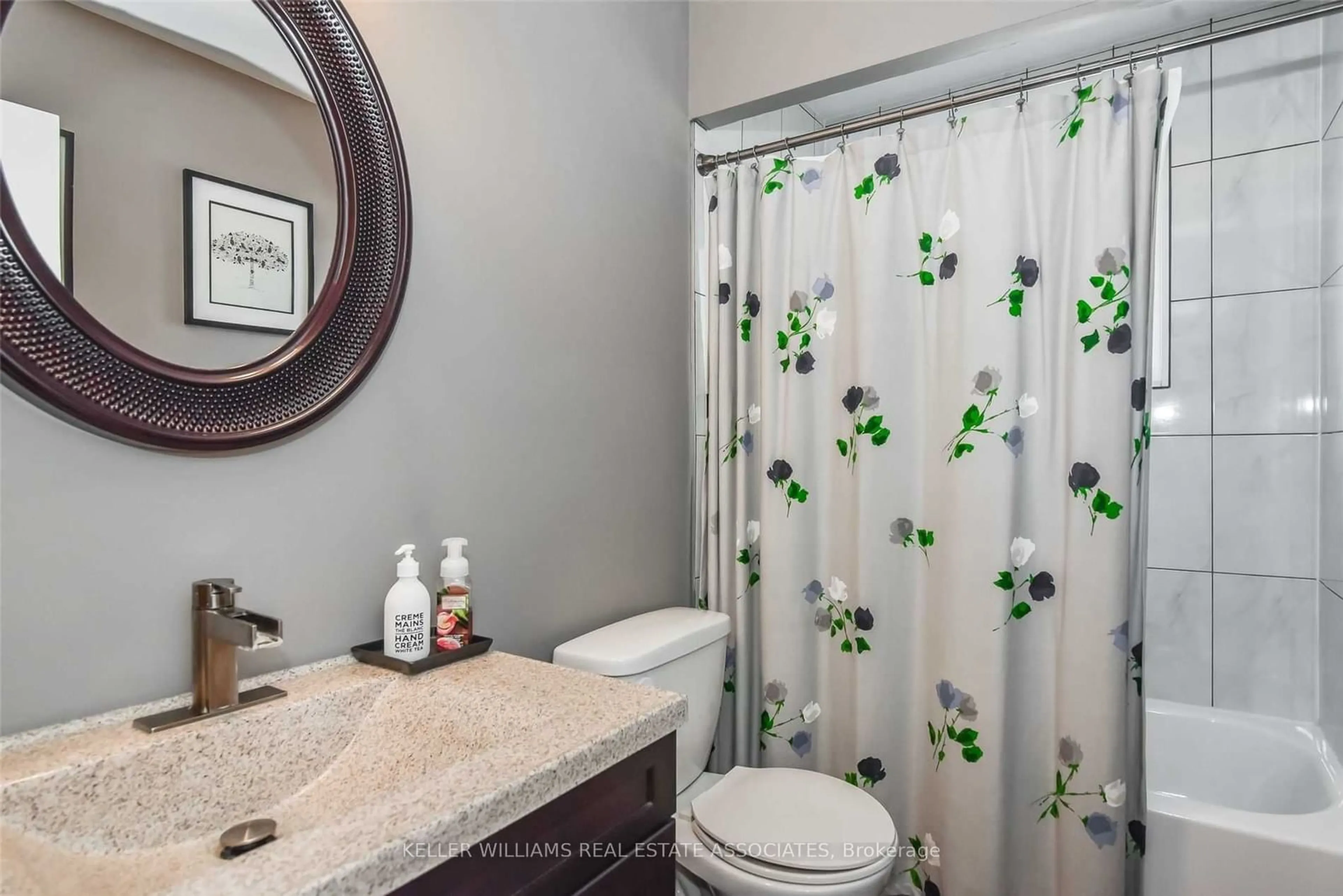 Standard bathroom, ceramic/tile floor for 166 Country Club Dr, Guelph Ontario N1E 3L2