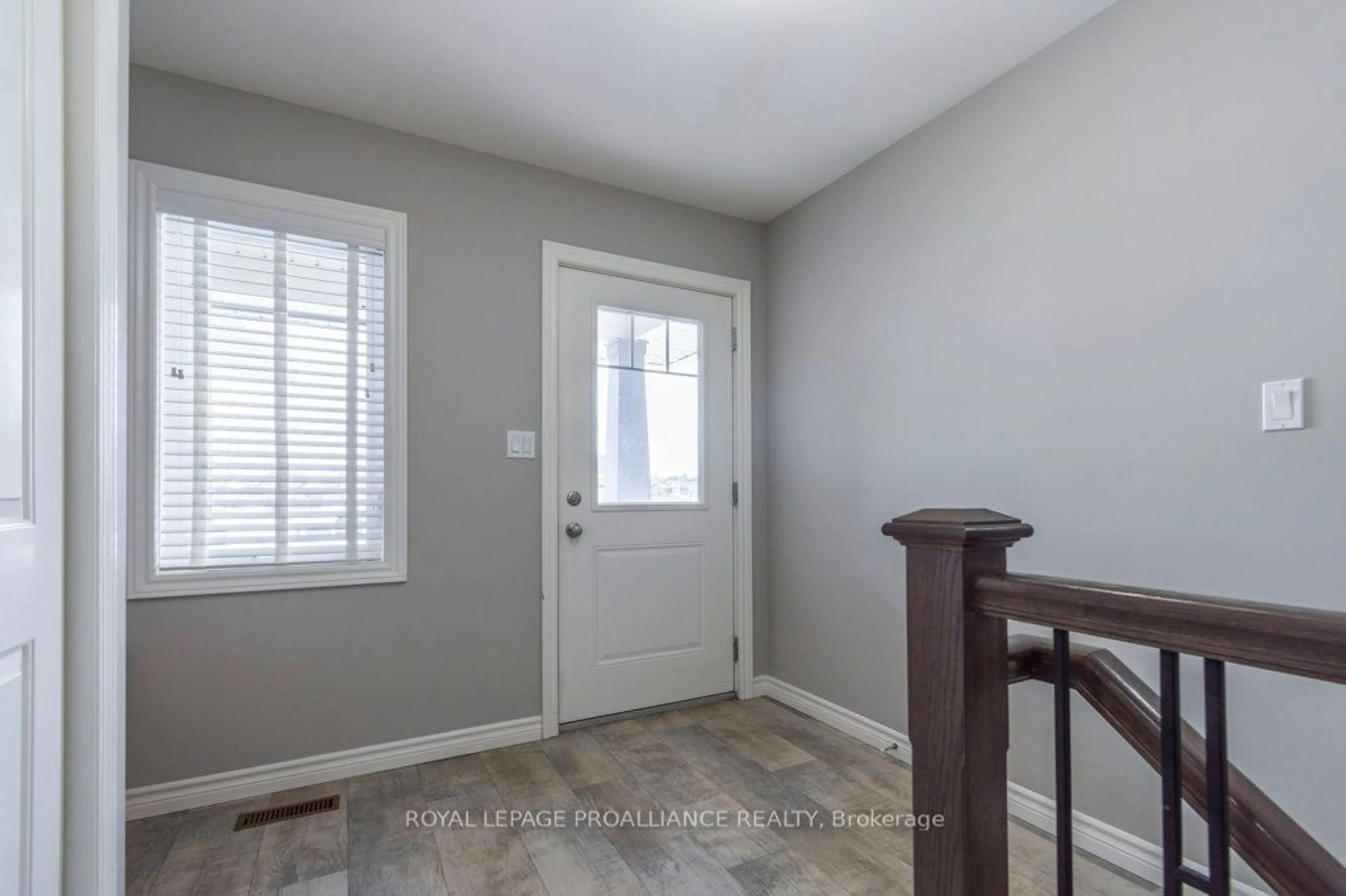 Indoor entryway for 51 Sandhu Cres, Belleville Ontario K8P 0G7