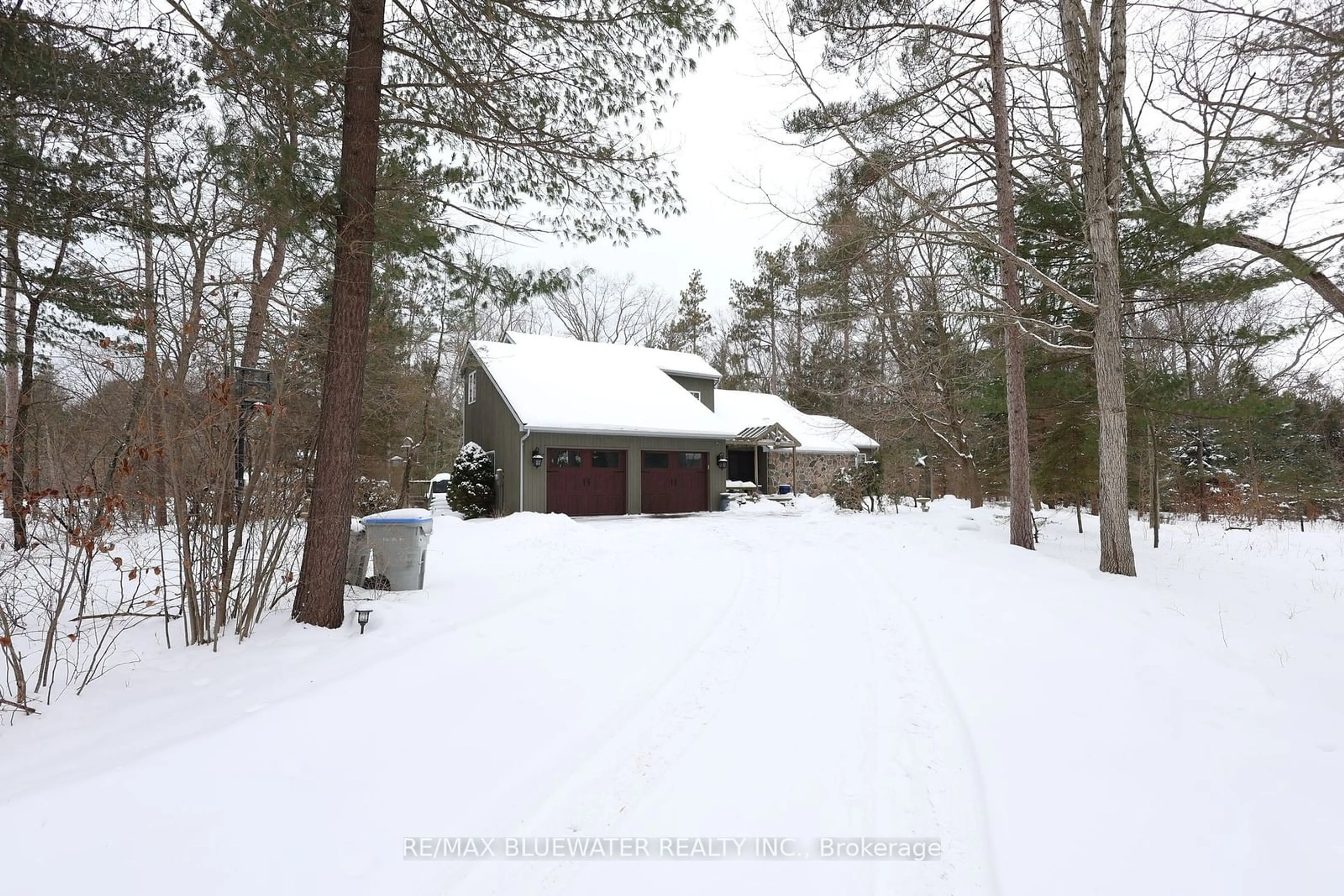 Shed for 10441 Pinetree Dr, Lambton Shores Ontario N0M 1T0