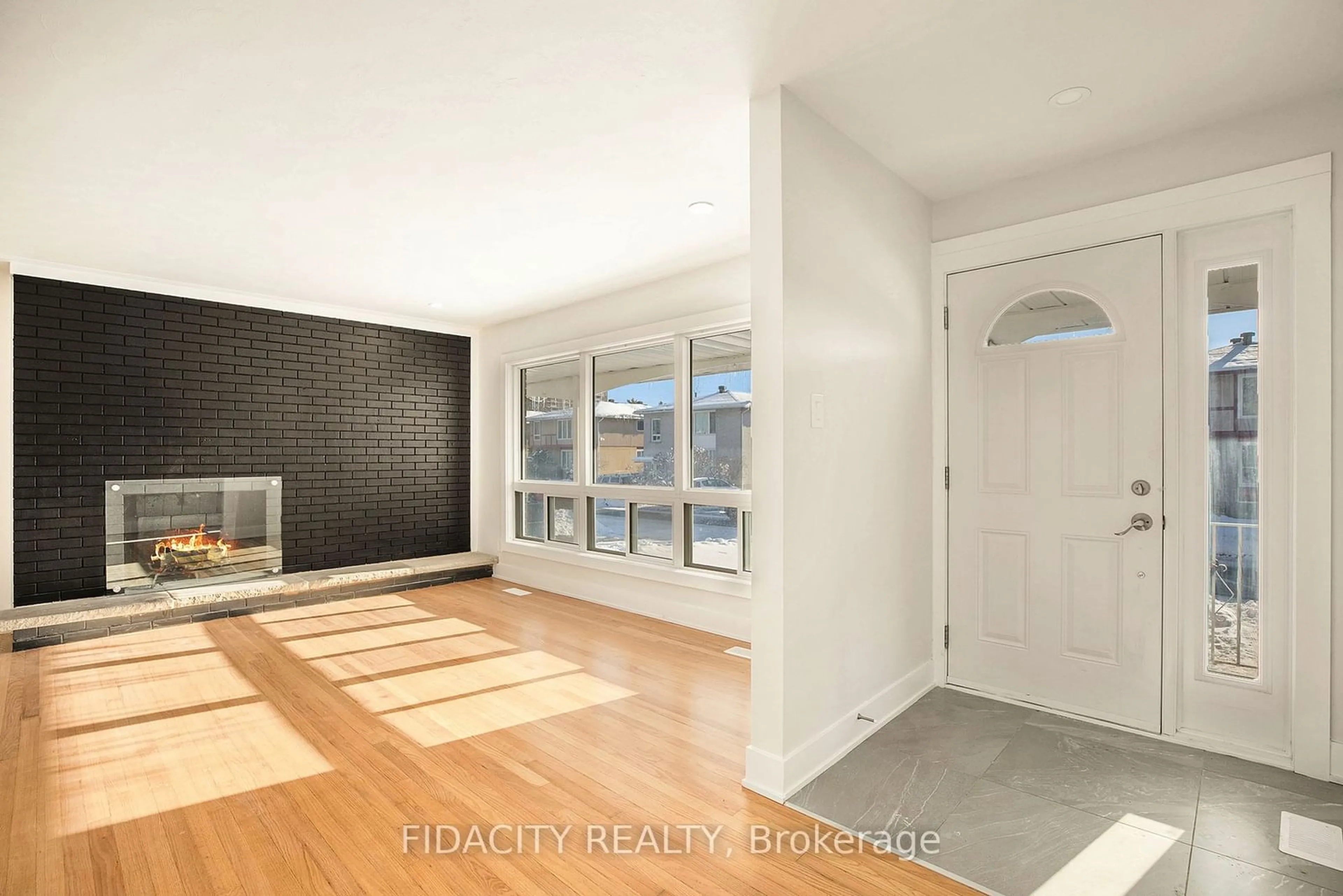 Indoor entryway for 2653 DON St, Britannia - Lincoln Heights and Area Ontario K2B 6Y2