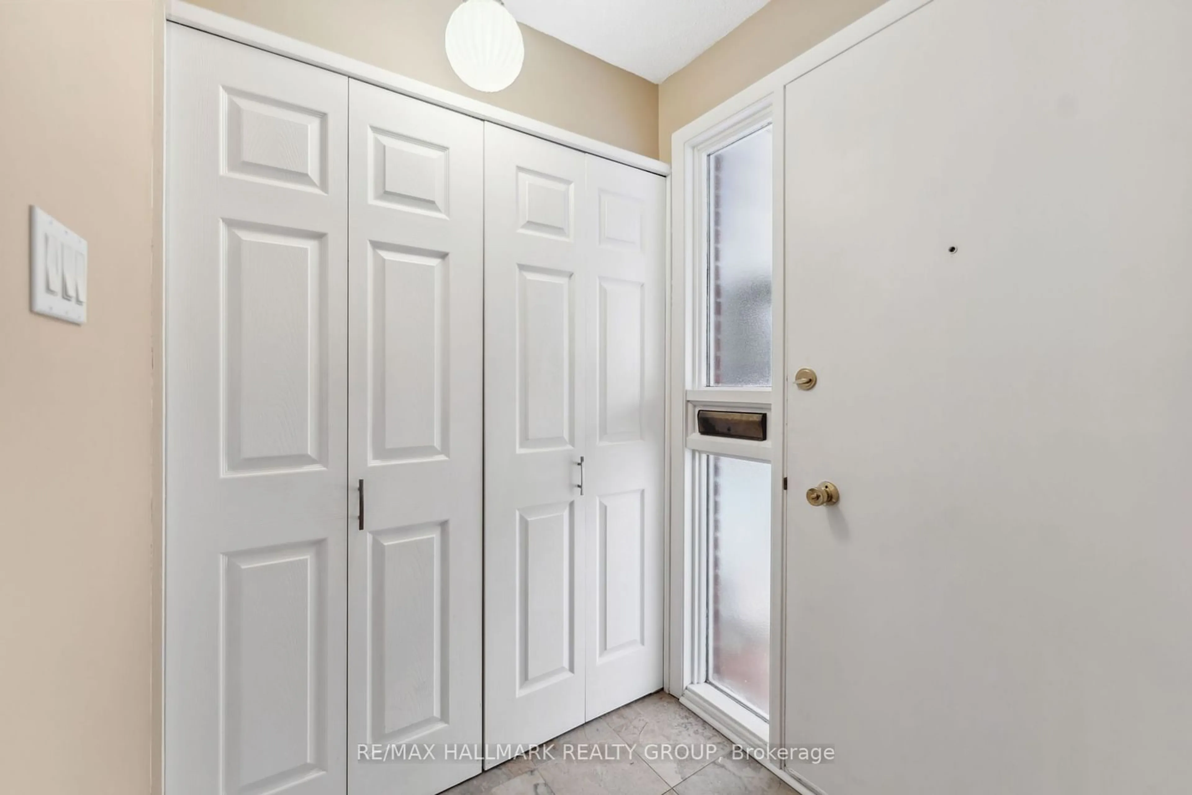 Indoor entryway for 619 Clancy St, Beacon Hill North - South and Area Ontario K1J 7V1