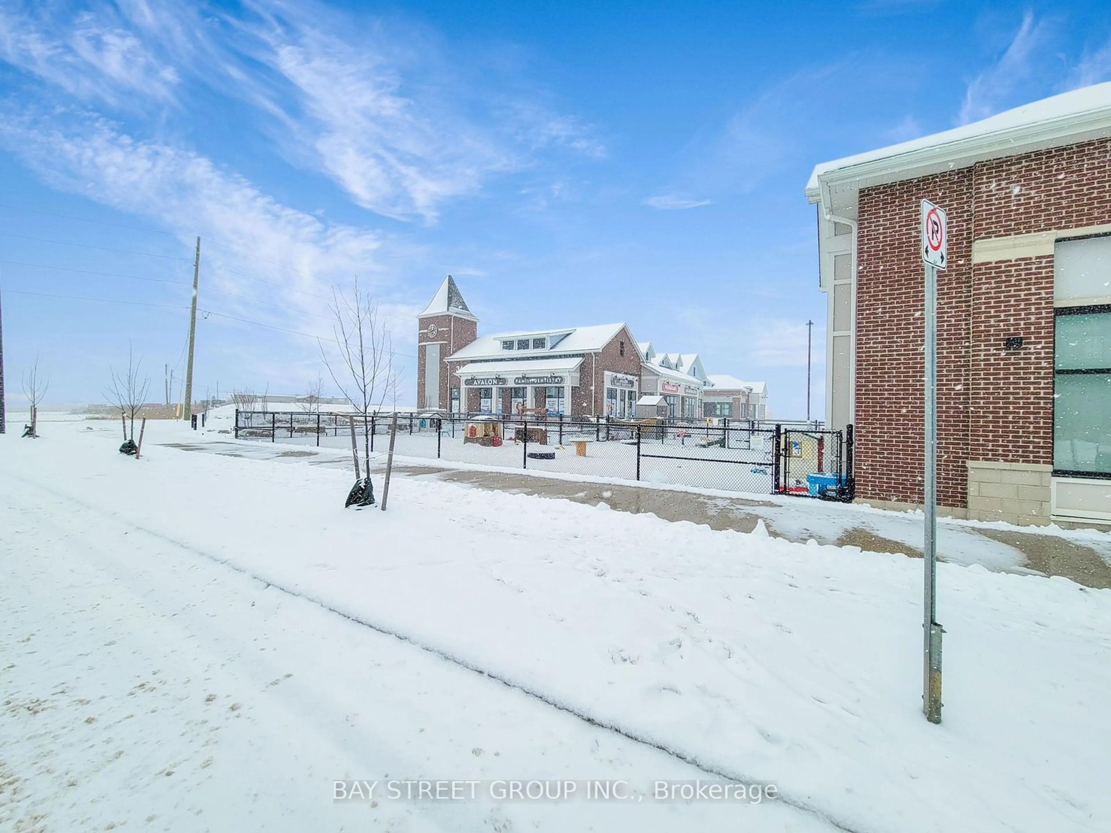 A pic from outside/outdoor area/front of a property/back of a property/a pic from drone, unknown for 14 Oaktree Dr, Haldimand Ontario N3W 0E6