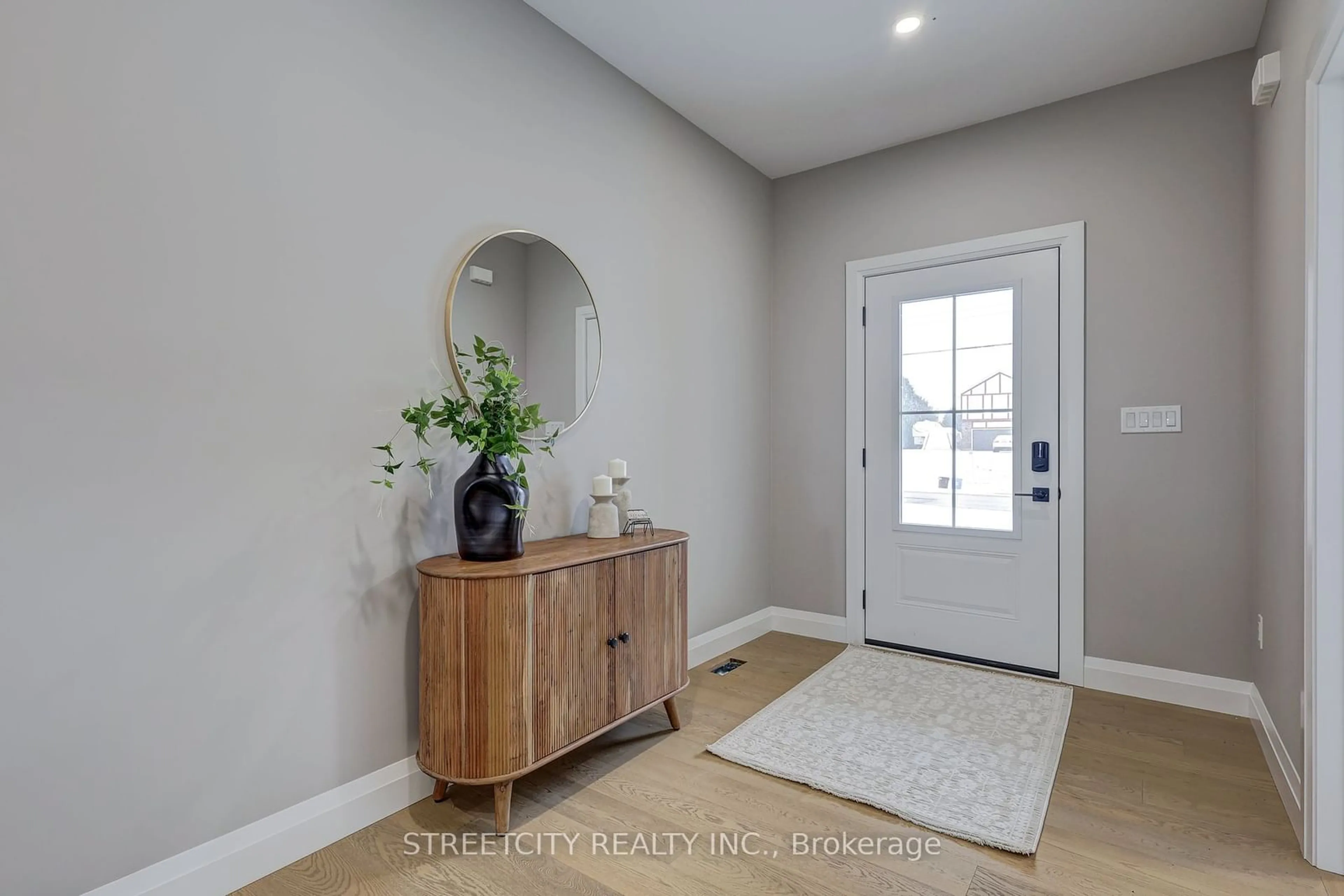 Indoor entryway for 8088 Union Rd, Southwold Ontario N0L 1K0